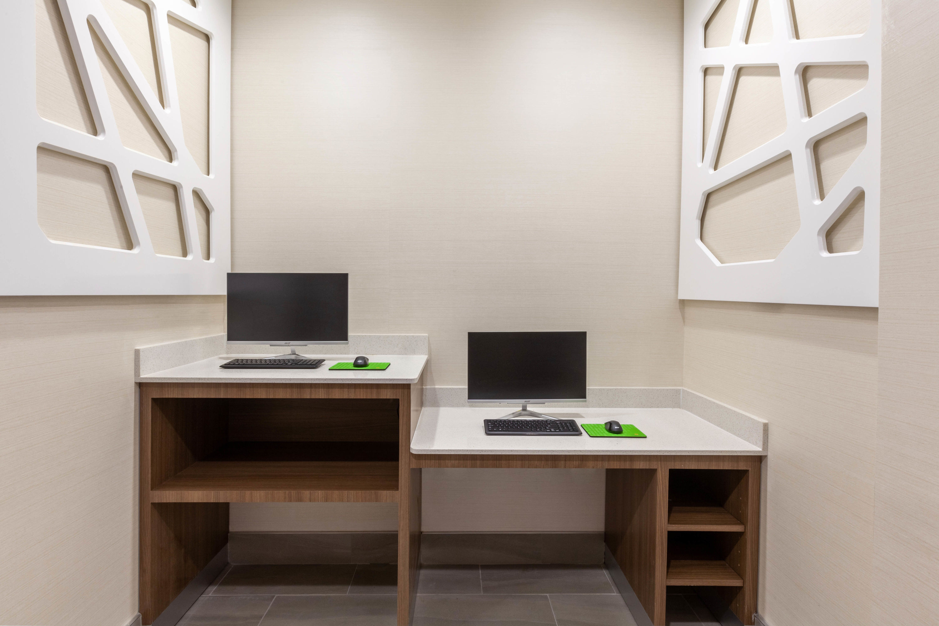 La Quinta Inn & Suites by Wyndham Lafayette Oil Center business center in Lafayette, Louisiana