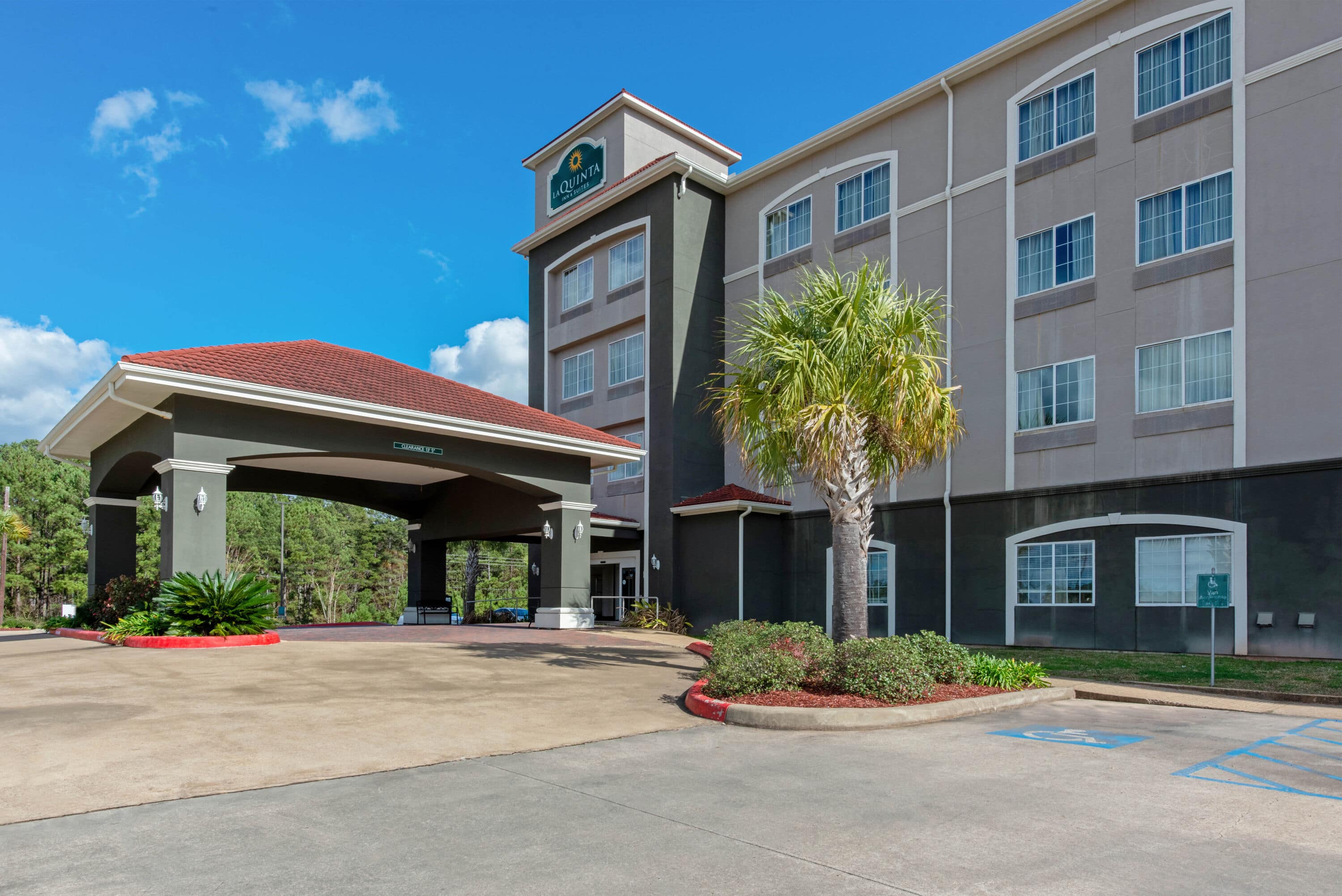 La Quinta Inn & Suites by Wyndham Leesville Ft. Polk Leesville, LA Hotels