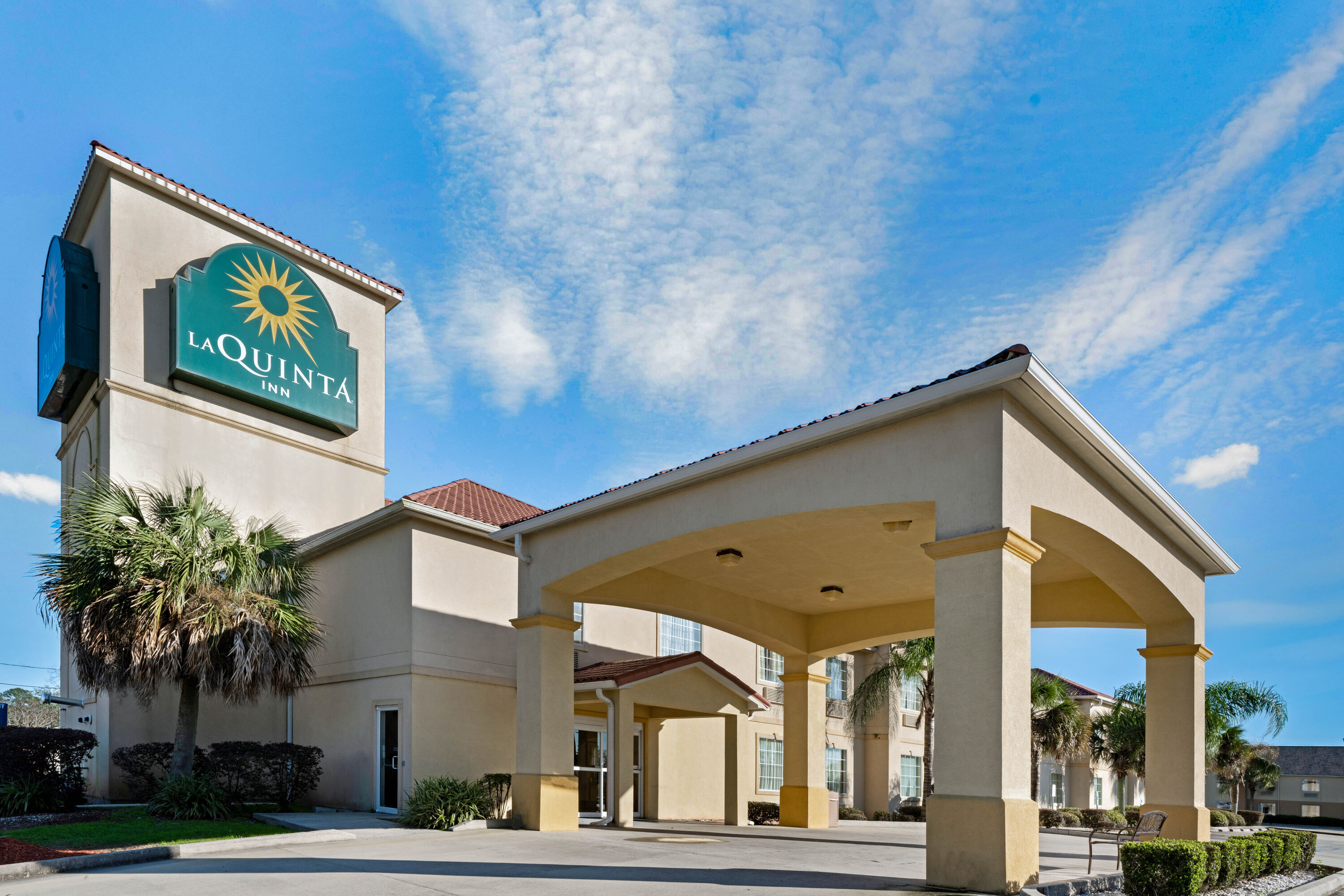 Exterior Day Image of La Quinta Inn & Suites by Wyndham Morgan City hotel in Morgan City, Louisiana