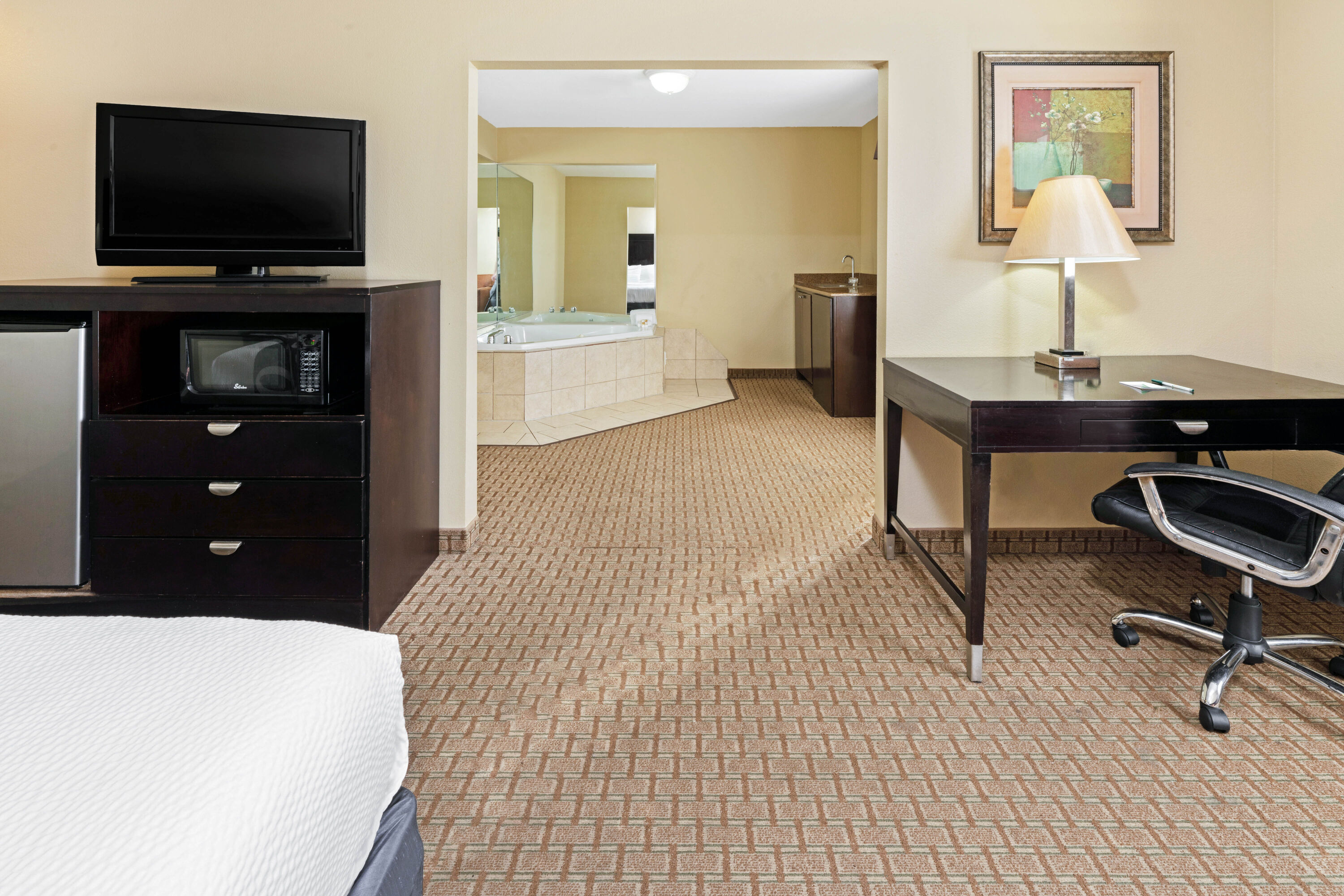 La Quinta Inn & Suites by Wyndham Morgan City suite in Morgan City, Louisiana