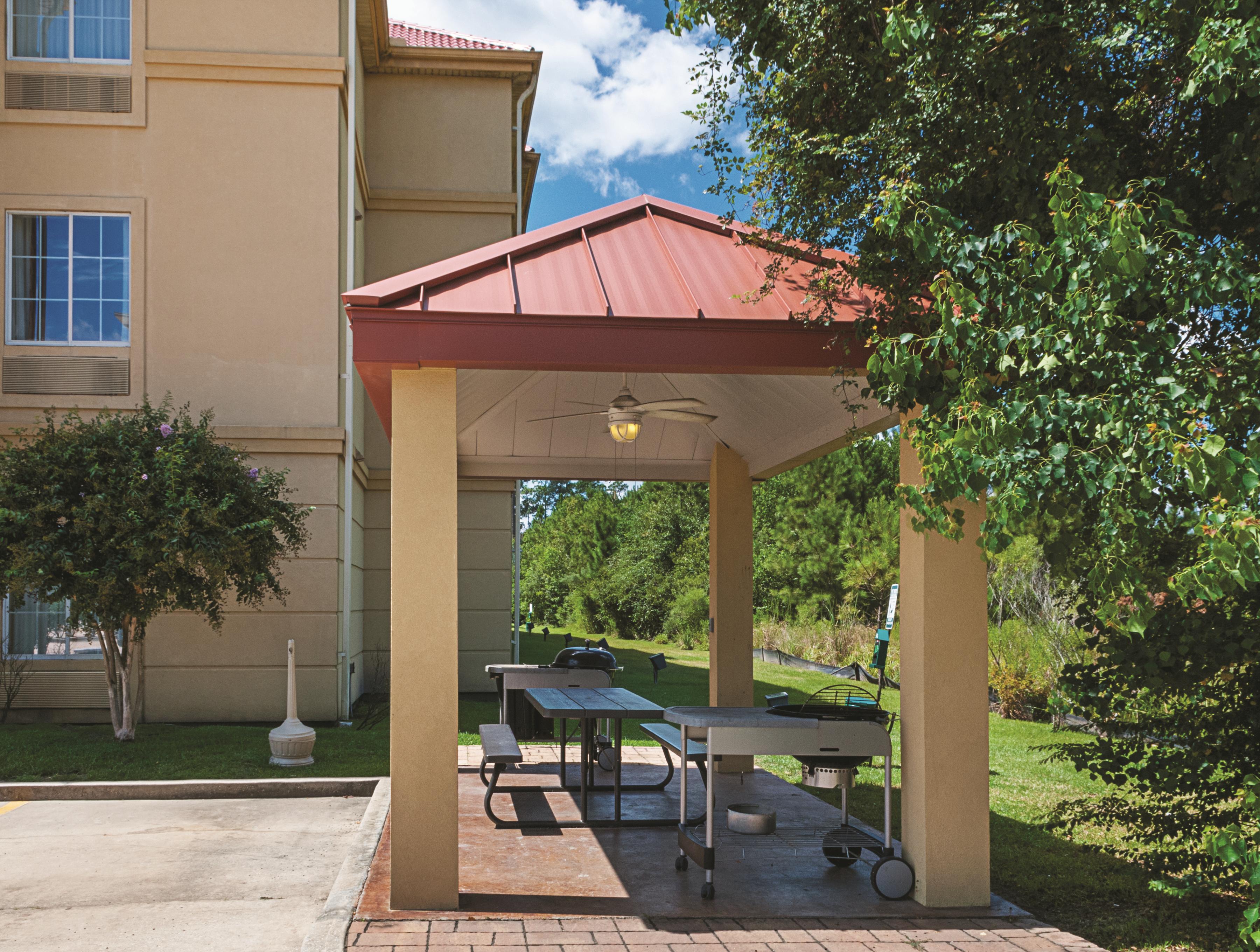 Exterior of La Quinta Inn & Suites by Wyndham Slidell North Shore hotel in Slidell, Louisiana