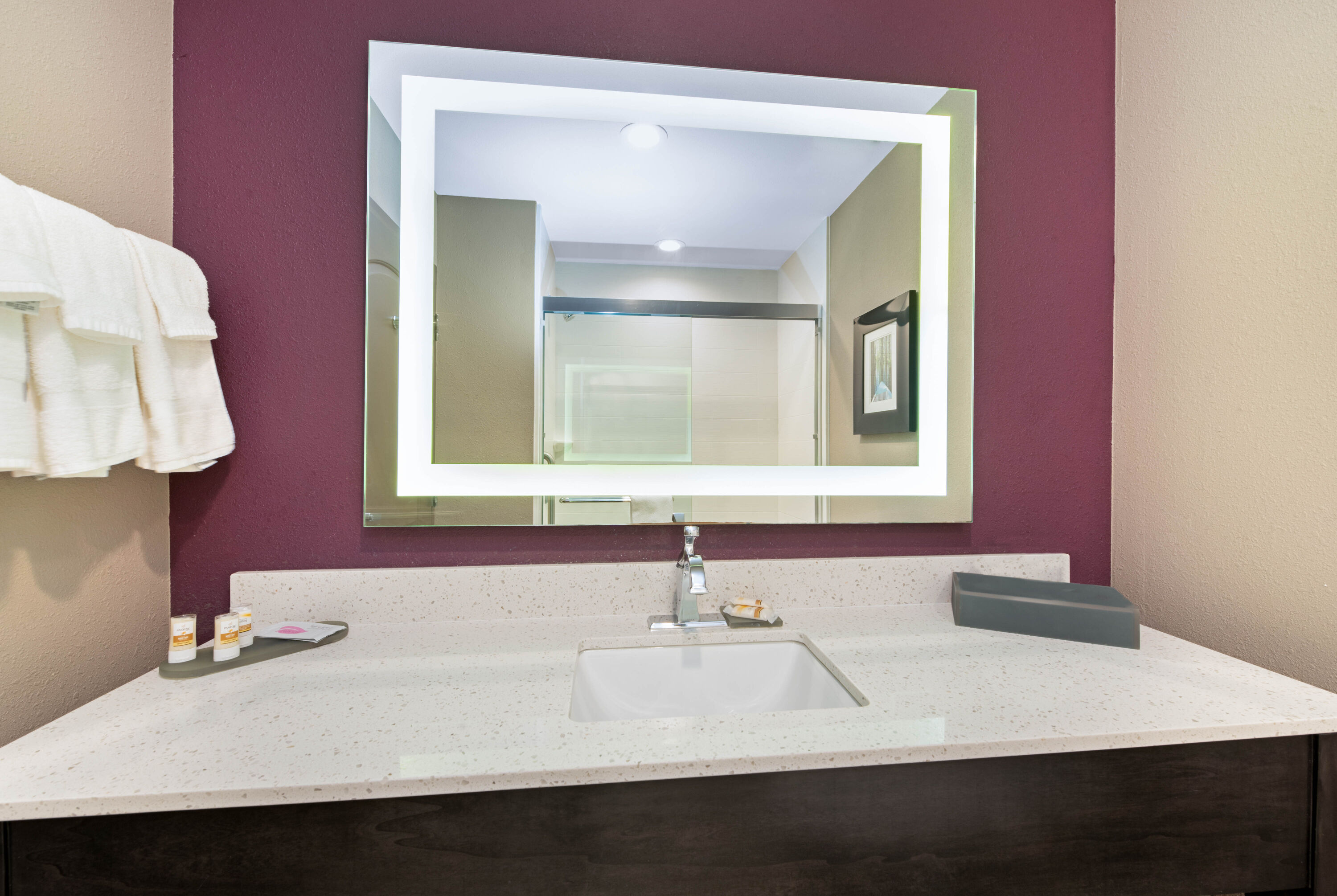 Guest room bath at the La Quinta Inn & Suites by Wyndham West Monroe in West Monroe, Louisiana