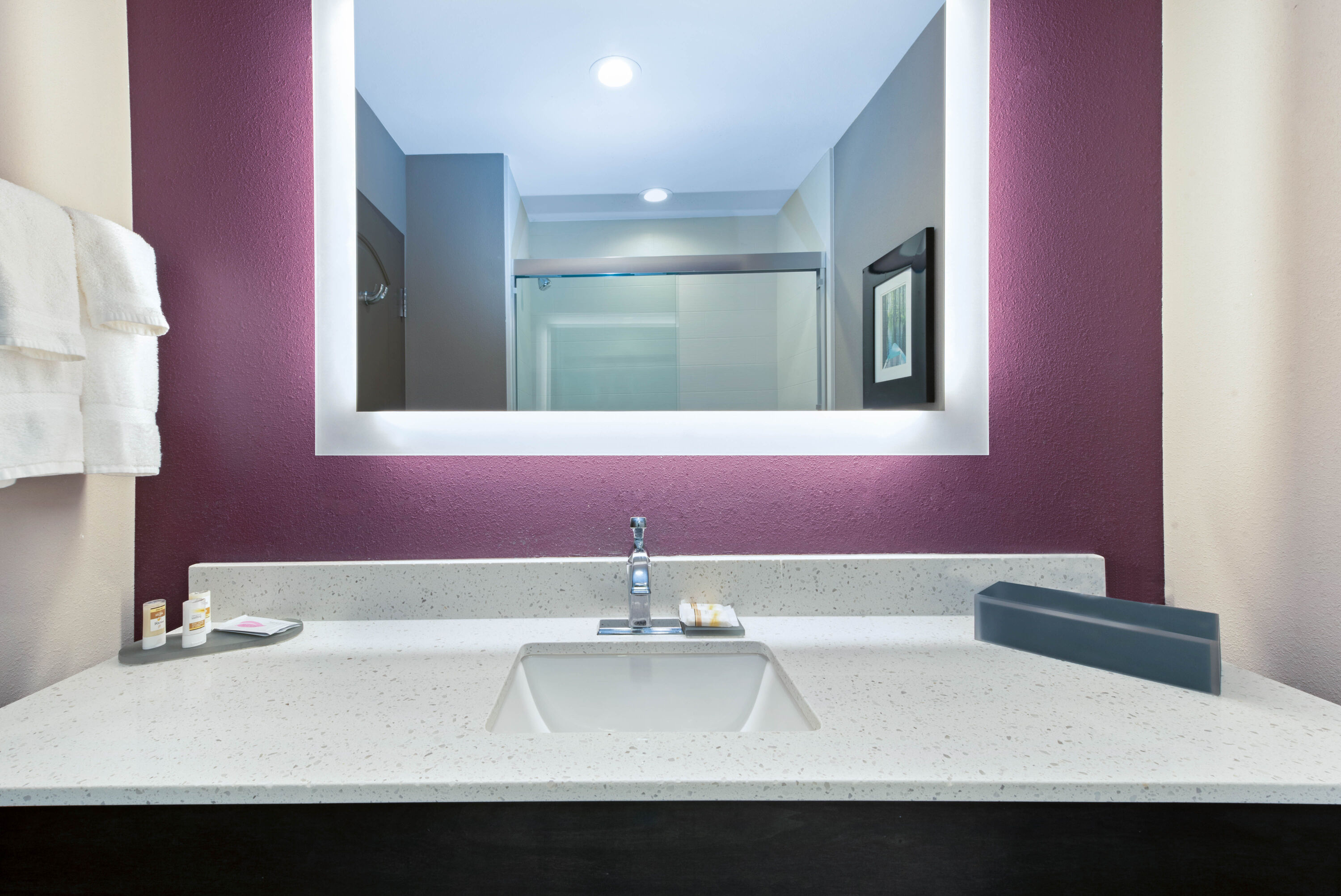 Guest room bath at the La Quinta Inn & Suites by Wyndham West Monroe in West Monroe, Louisiana