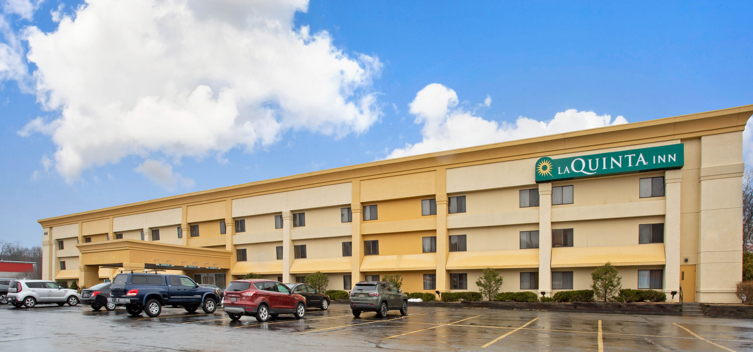 Exterior Day Image of La Quinta Inn by Wyndham Auburn Worcester hotel in Auburn, Massachusetts
