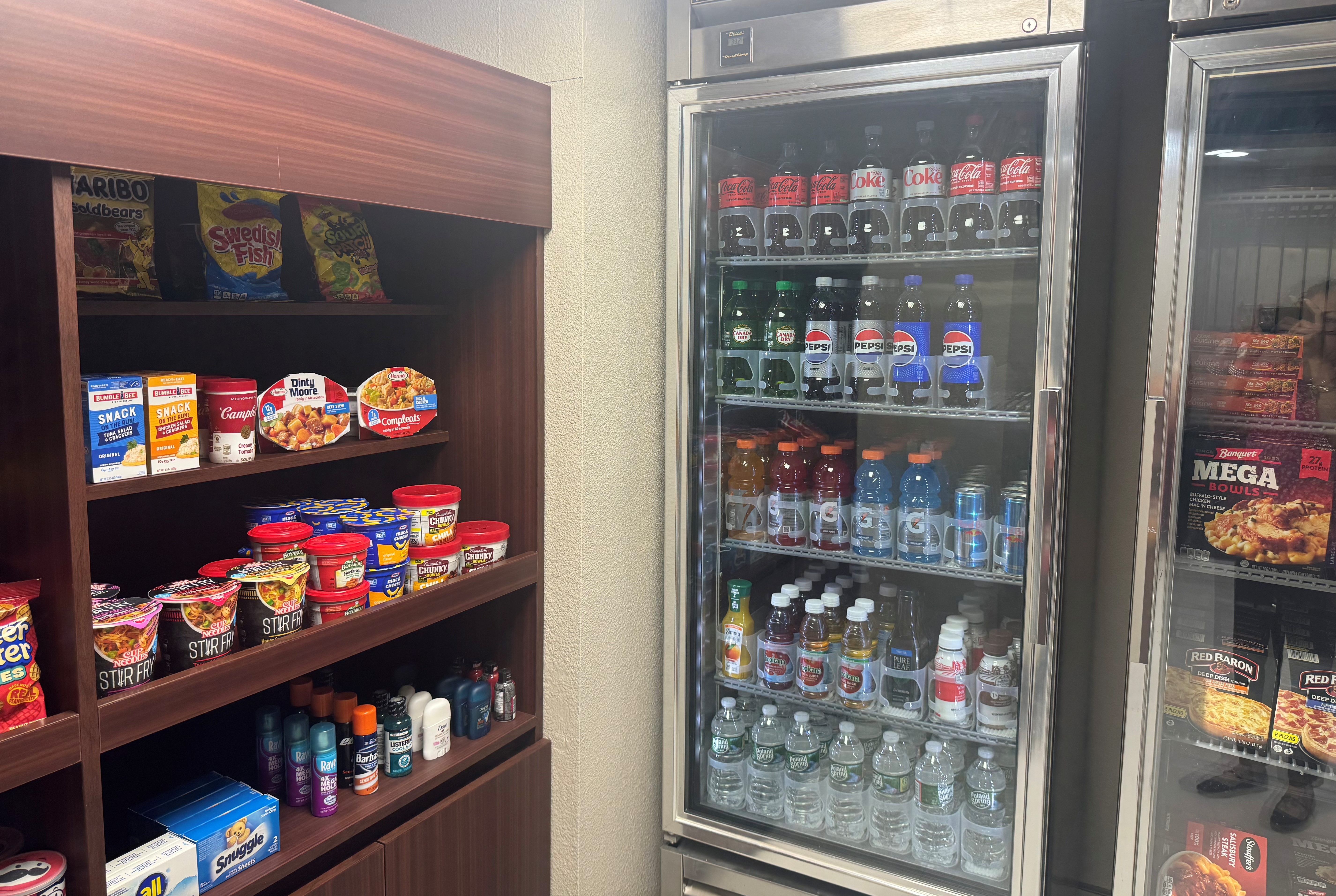 La Quinta Inn by Wyndham Auburn Worcester restaurant snack bar in Auburn, Massachusetts
