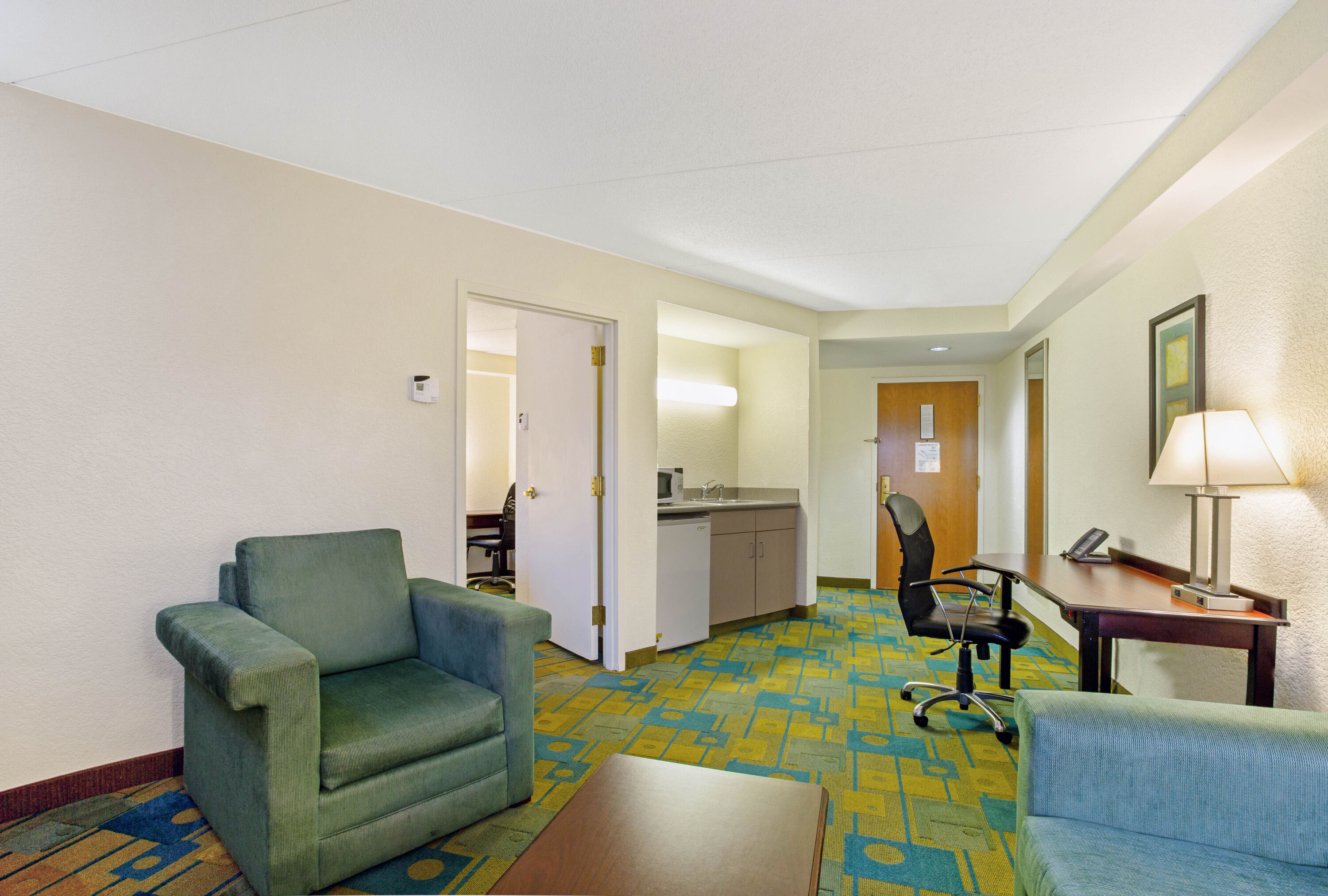 La Quinta Inn & Suites by Wyndham Boston Somerville suite in Somerville, Massachusetts