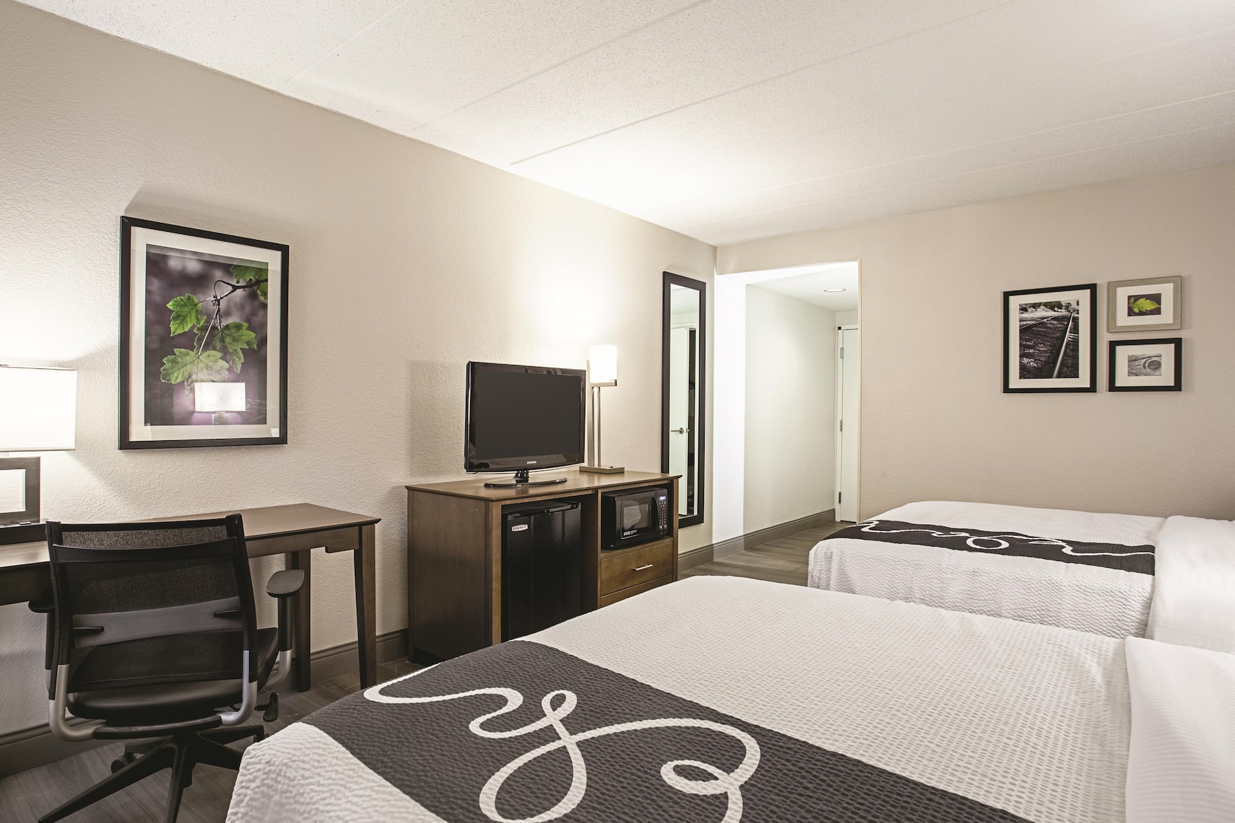 Guest room at the La Quinta Inn & Suites by Wyndham Baltimore N / White Marsh in Baltimore, Maryland