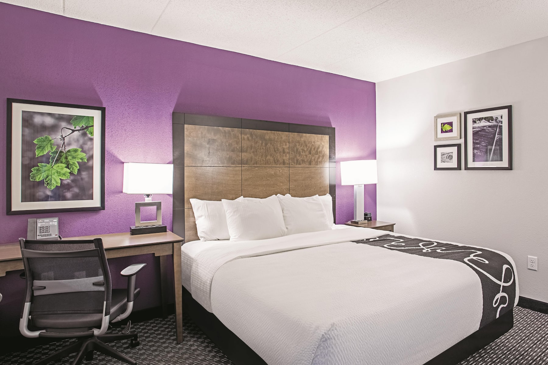 Guest room at the La Quinta Inn & Suites by Wyndham Baltimore N / White Marsh in Baltimore, Maryland