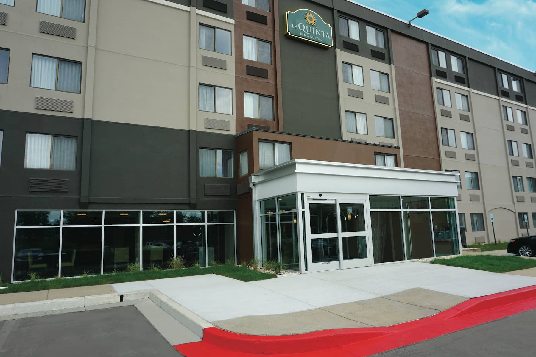 Exterior of La Quinta Inn & Suites by Wyndham Baltimore N / White Marsh hotel in Baltimore, Maryland