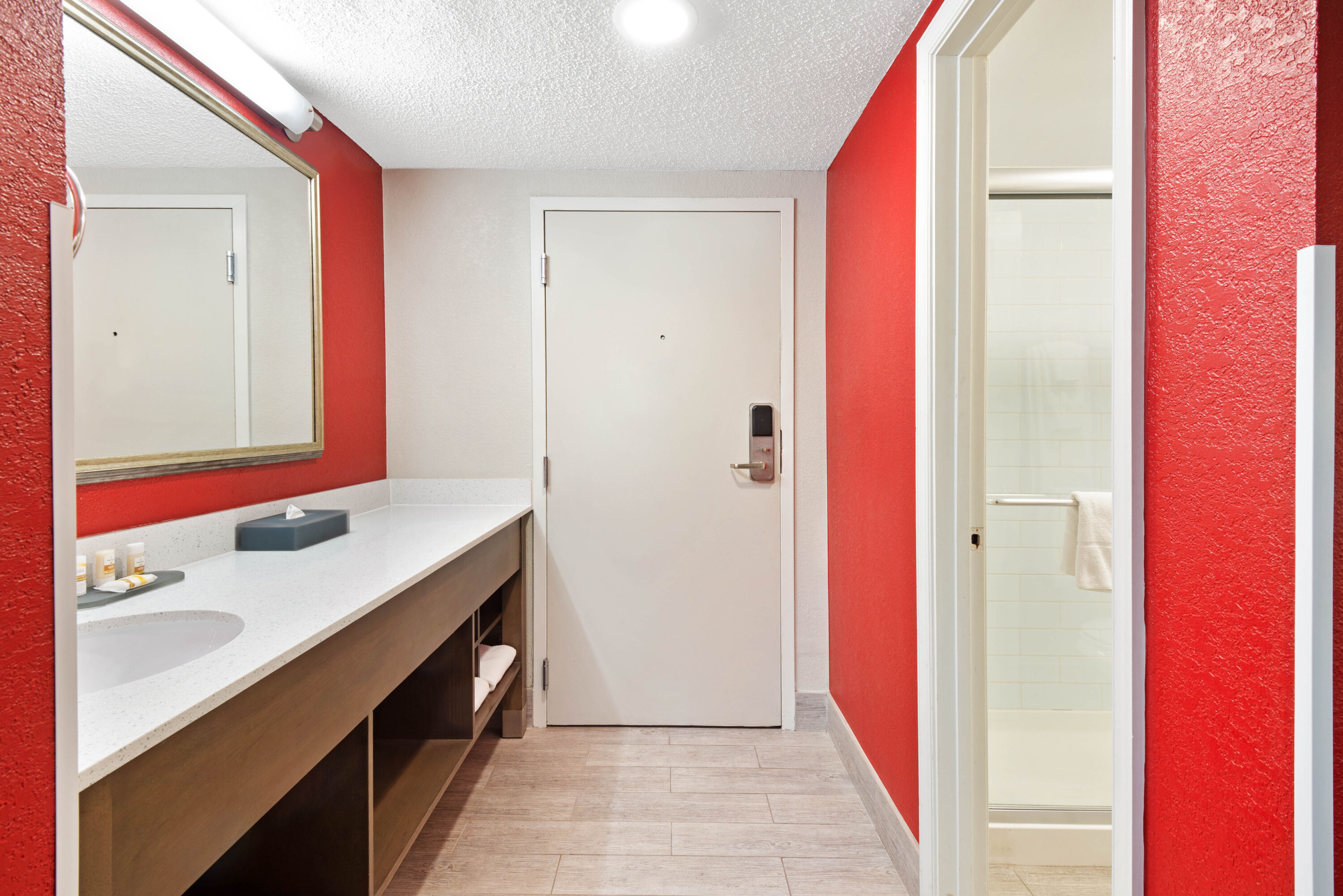 Guest room bath at the La Quinta Inn & Suites by Wyndham DC Metro Capital Beltway in Capitol Heights, Maryland