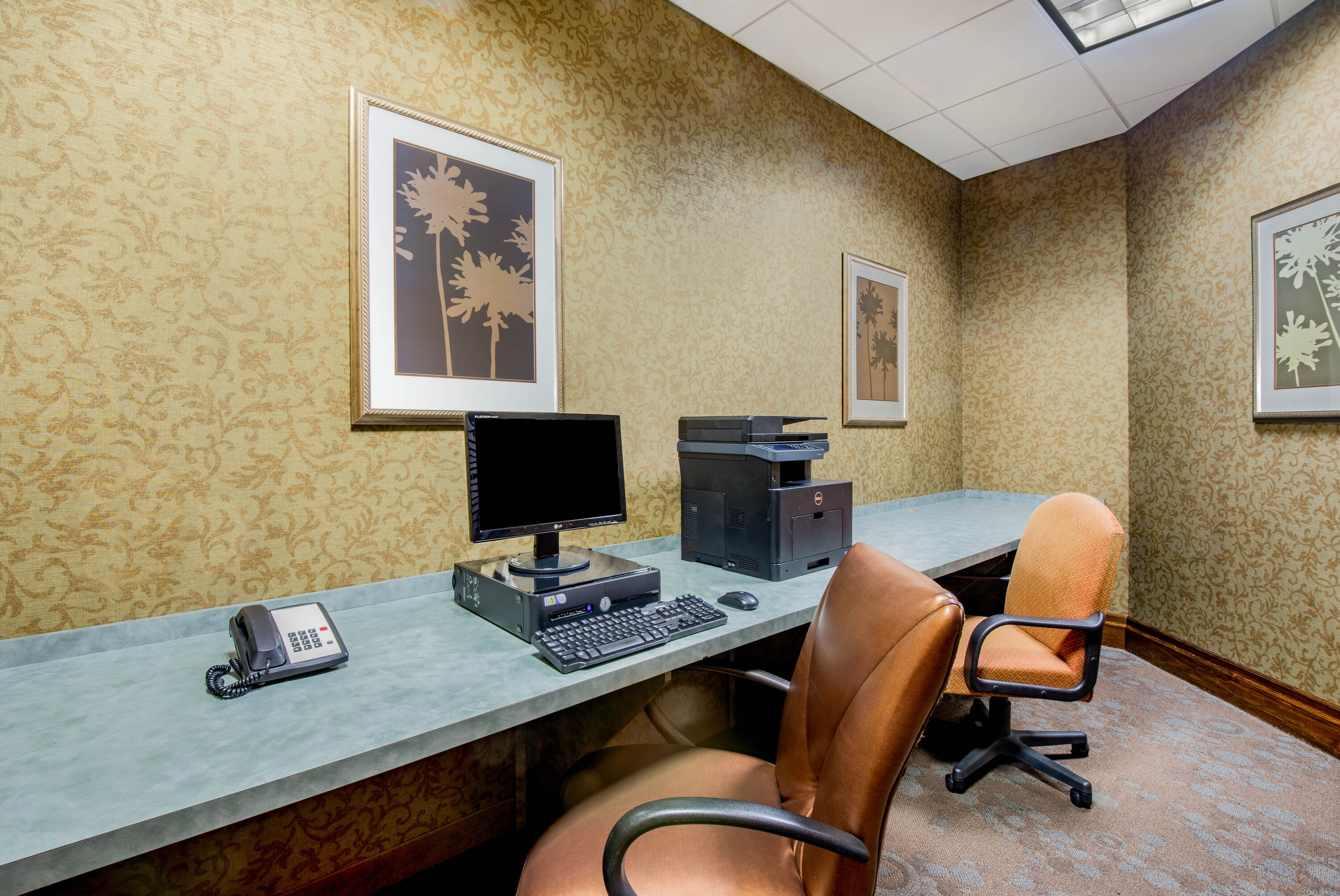 La Quinta Inn & Suites by Wyndham Bel Air/I-95 Exit 77A business center in Edgewood, Maryland