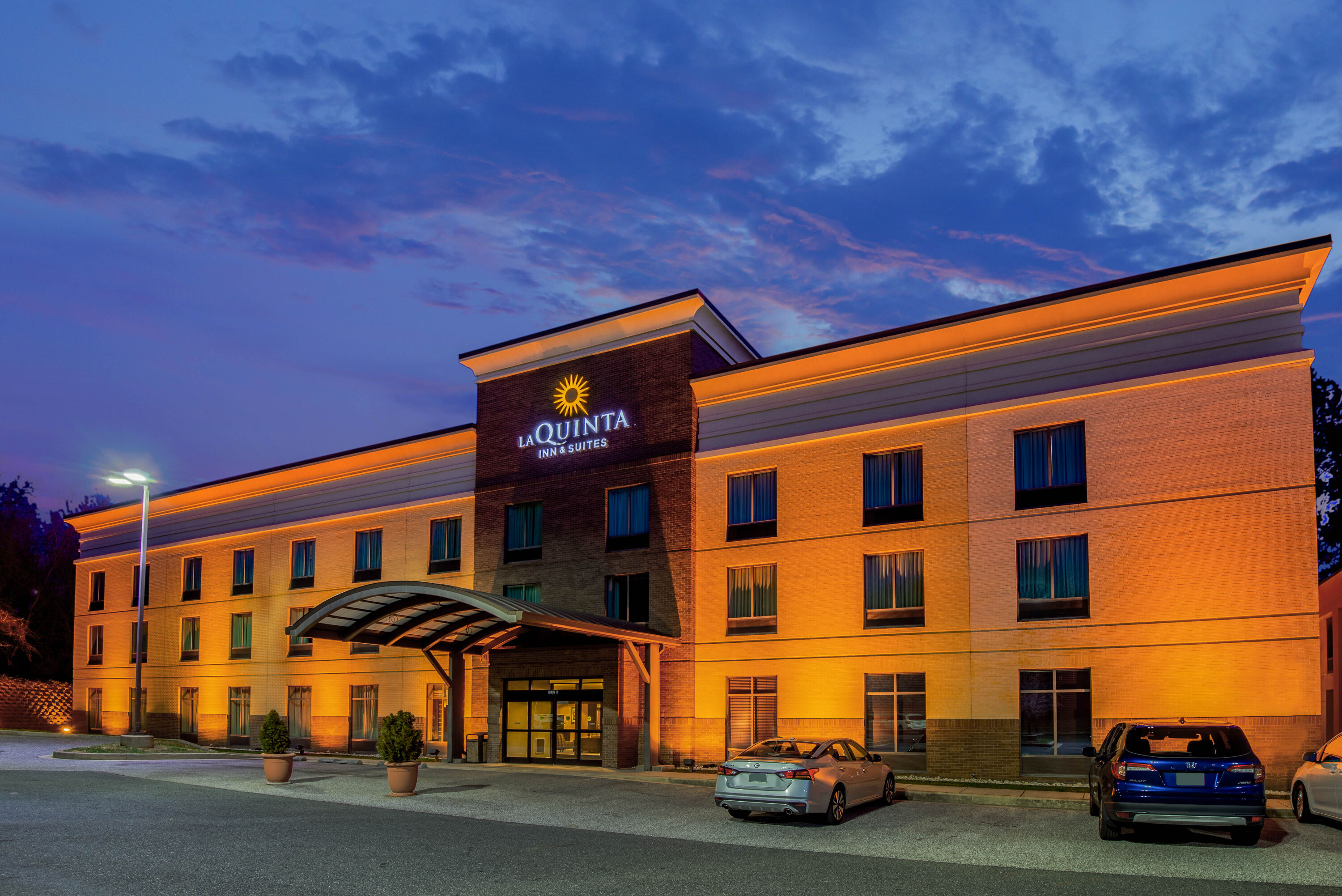 Exterior Dusk Image of La Quinta Inn & Suites by Wyndham Bel Air/I-95 Exit 77A hotel in Edgewood, Maryland