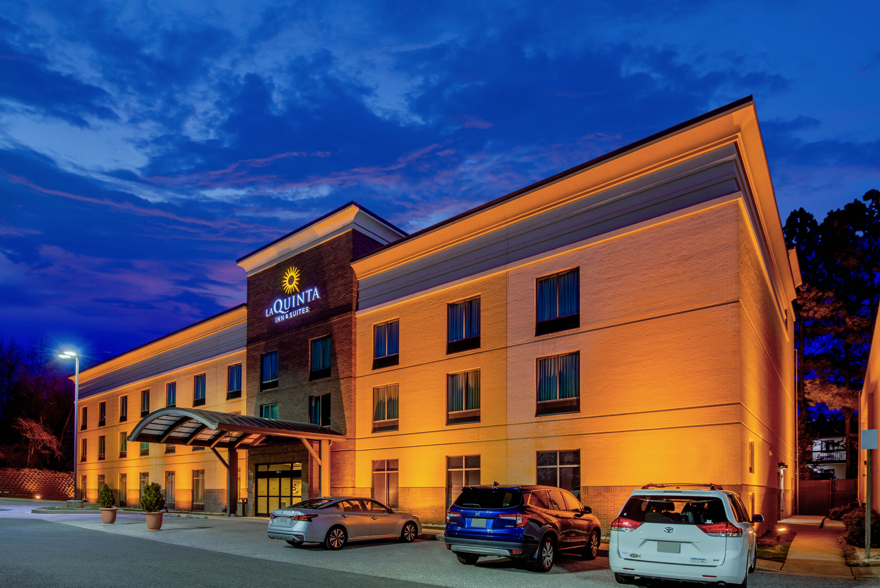 Exterior Dusk Image of La Quinta Inn & Suites by Wyndham Bel Air/I-95 Exit 77A hotel in Edgewood, Maryland