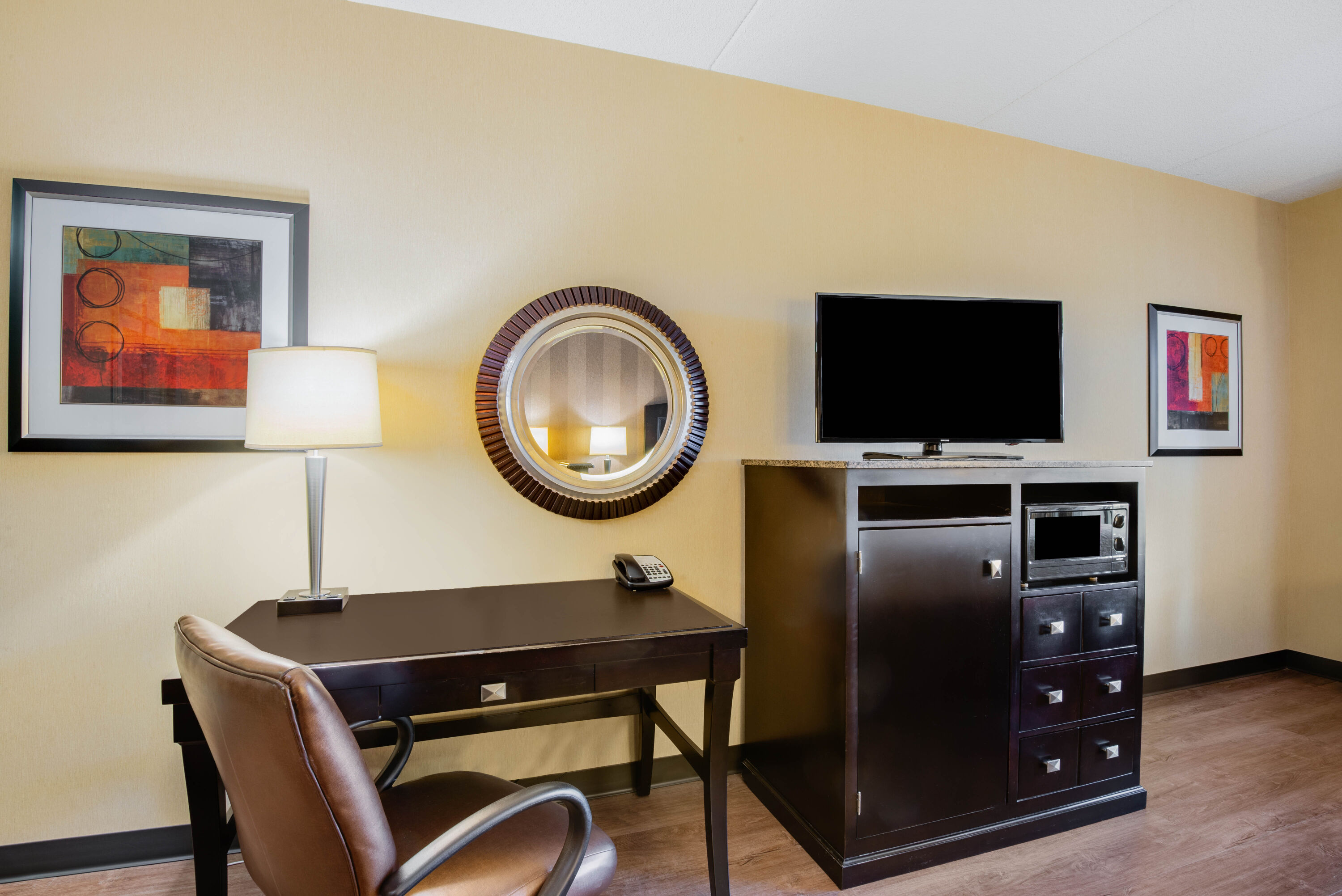 Guest room feature at the La Quinta Inn & Suites by Wyndham Bel Air/I-95 Exit 77A in Edgewood, Maryland