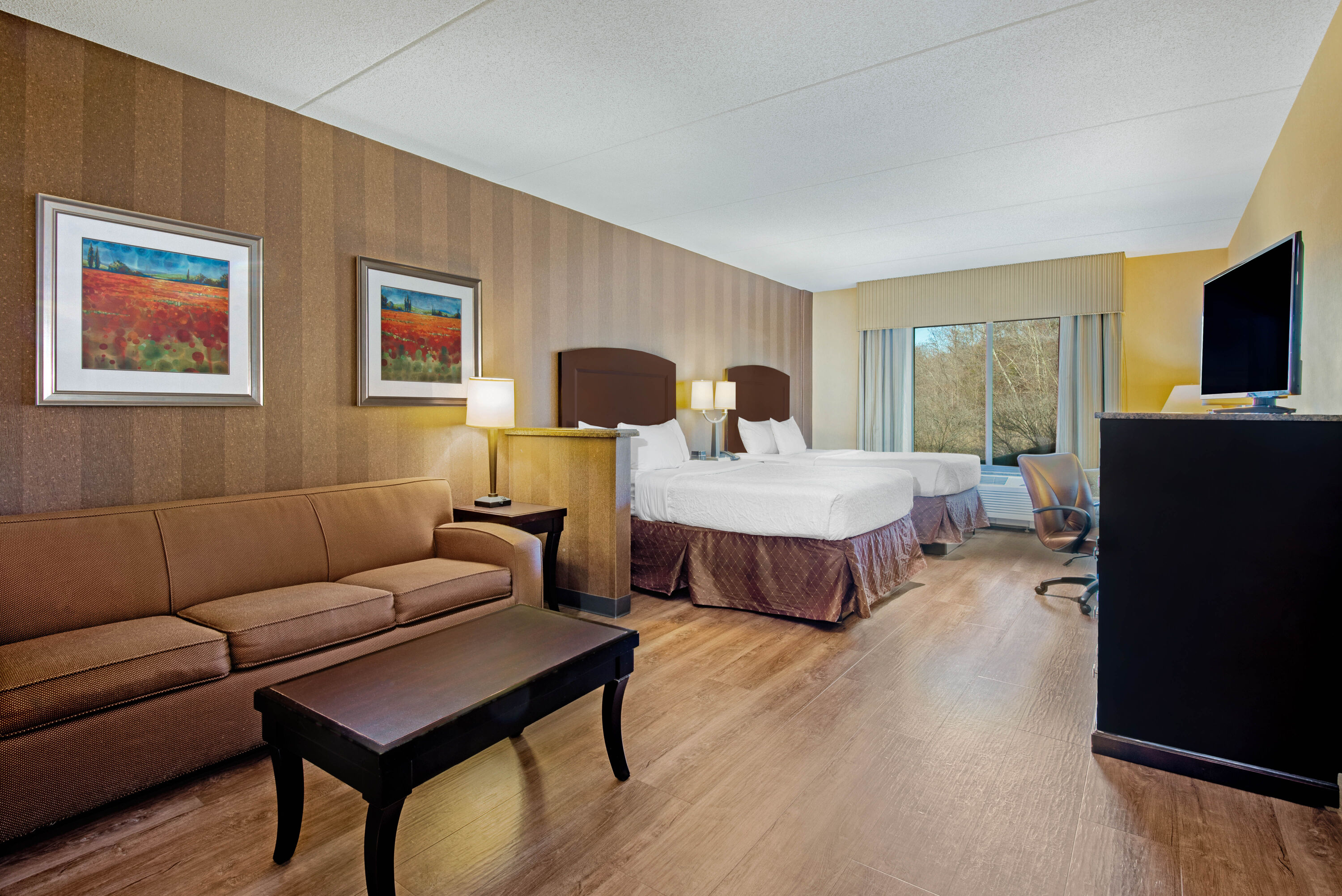 La Quinta Inn & Suites by Wyndham Bel Air/I-95 Exit 77A suite in Edgewood, Maryland