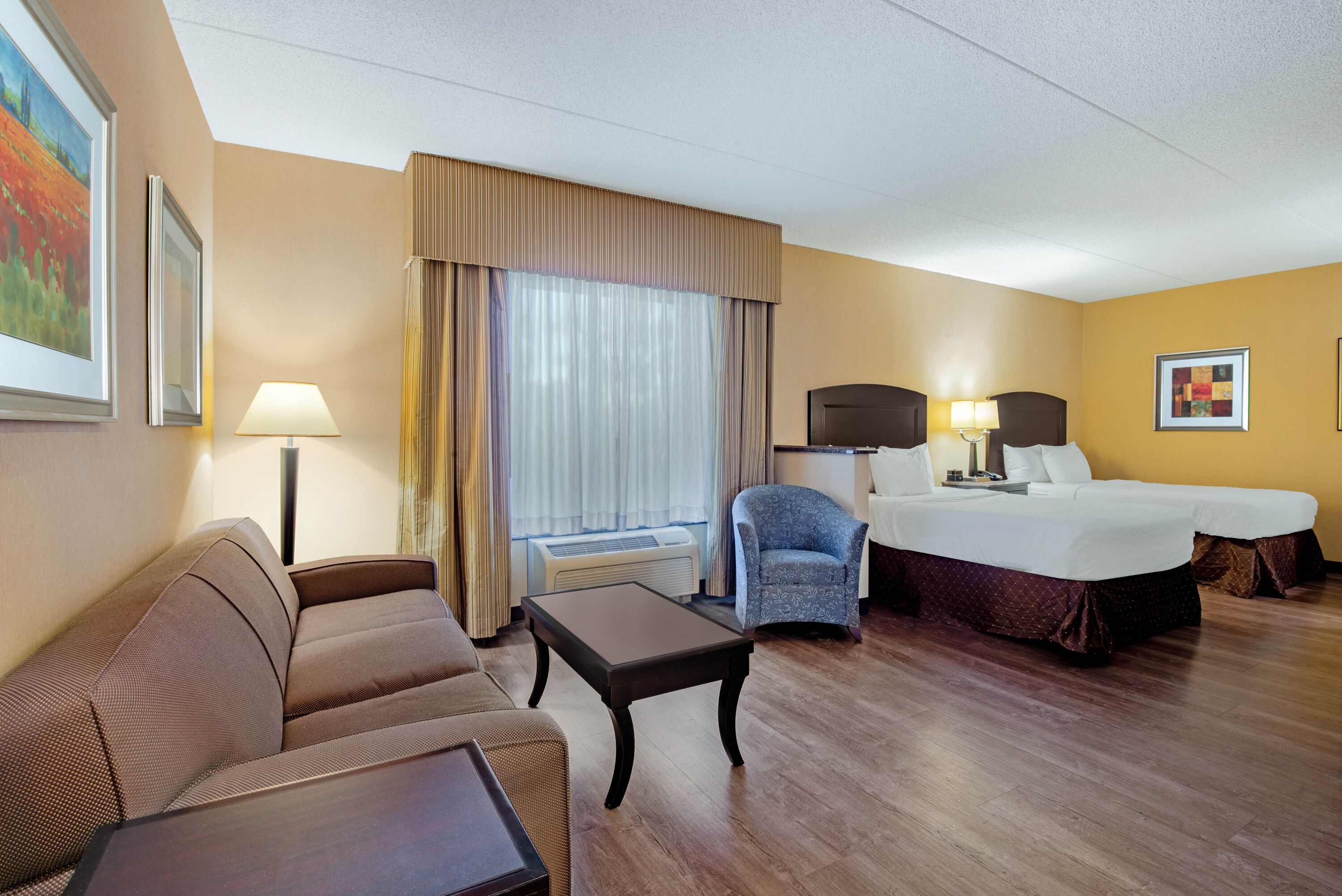 La Quinta Inn & Suites by Wyndham Bel Air/I-95 Exit 77A suite in Edgewood, Maryland
