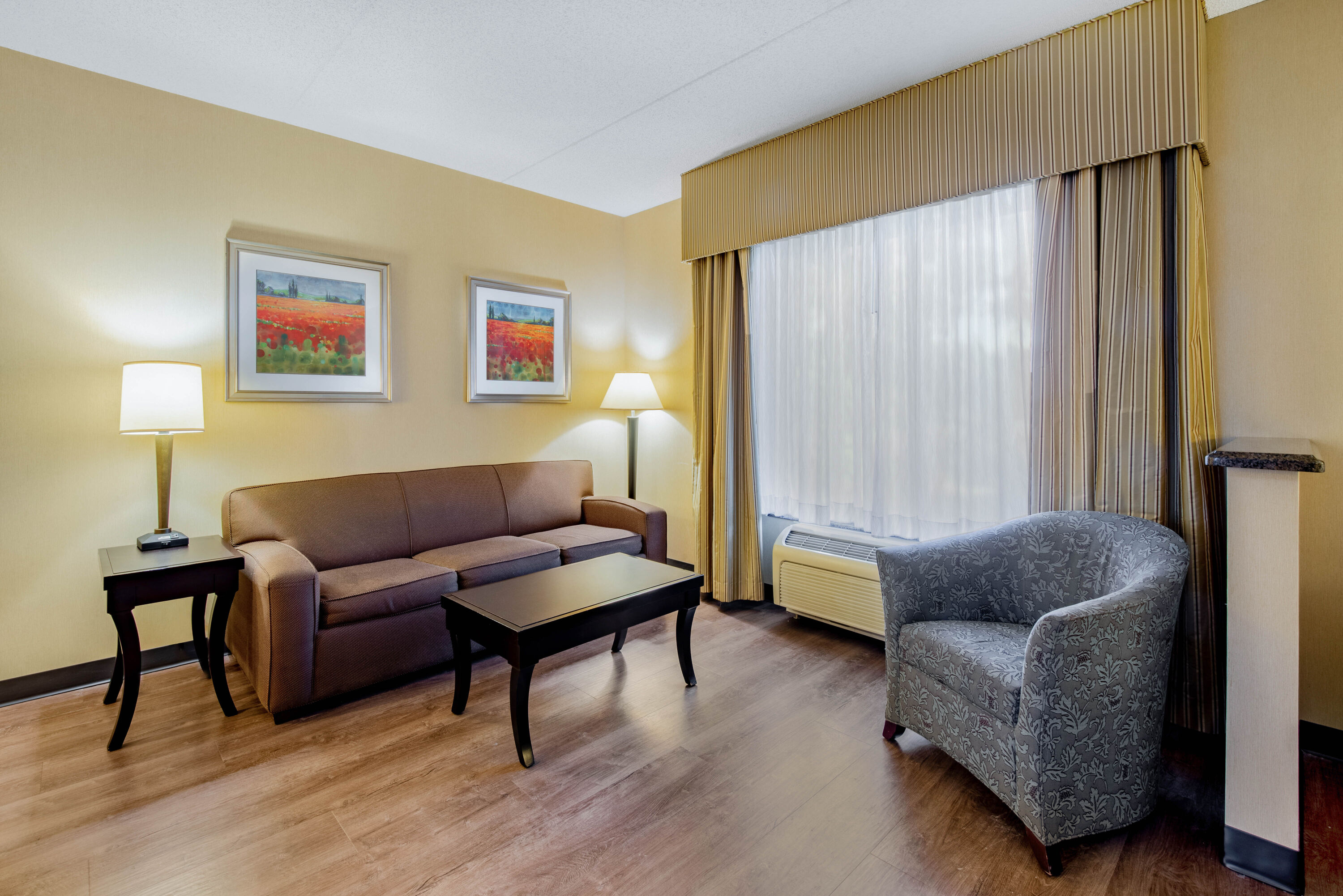 La Quinta Inn & Suites by Wyndham Bel Air/I-95 Exit 77A suite in Edgewood, Maryland