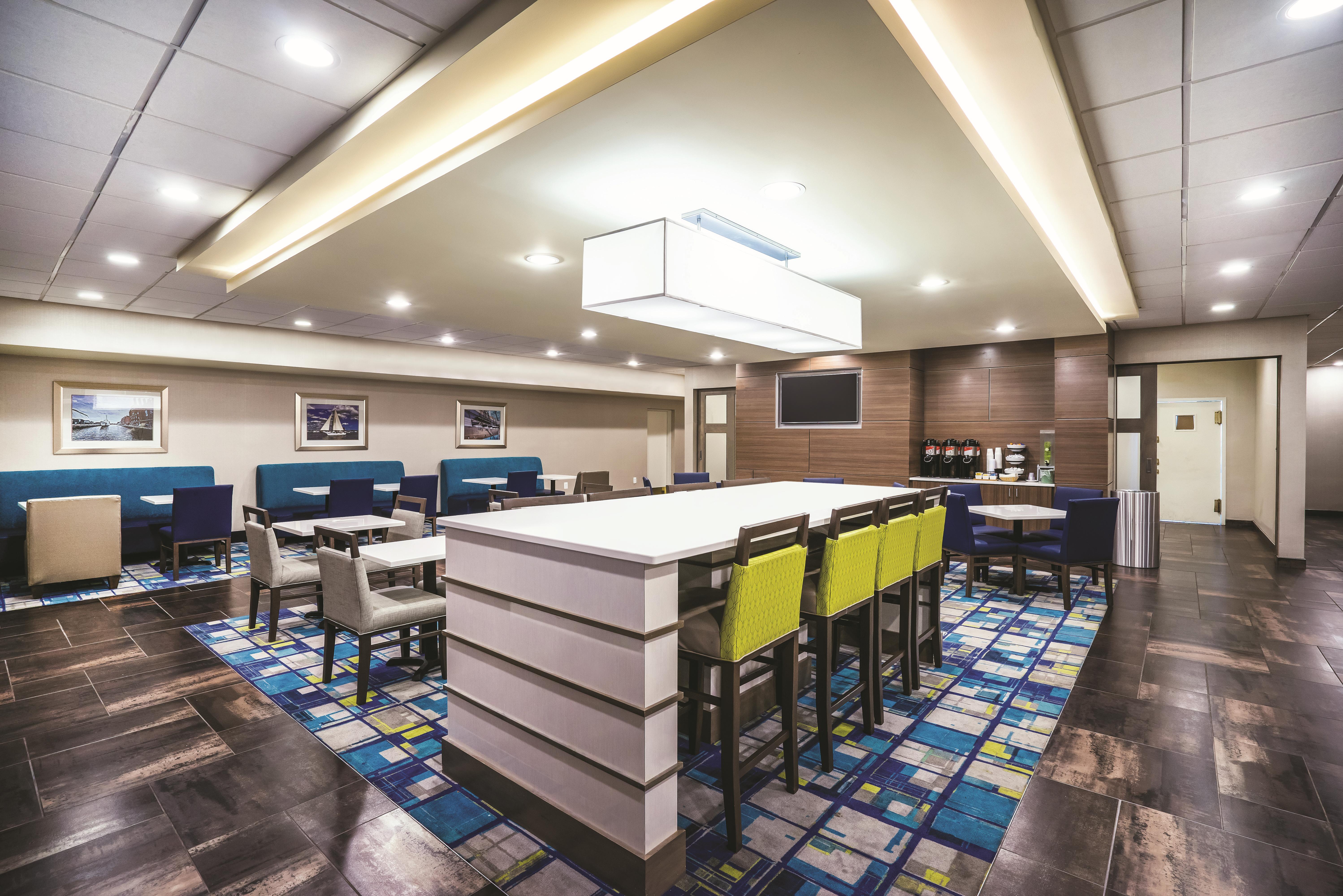 La Quinta Inn & Suites by Wyndham Baltimore S. Glen Burnie Glen