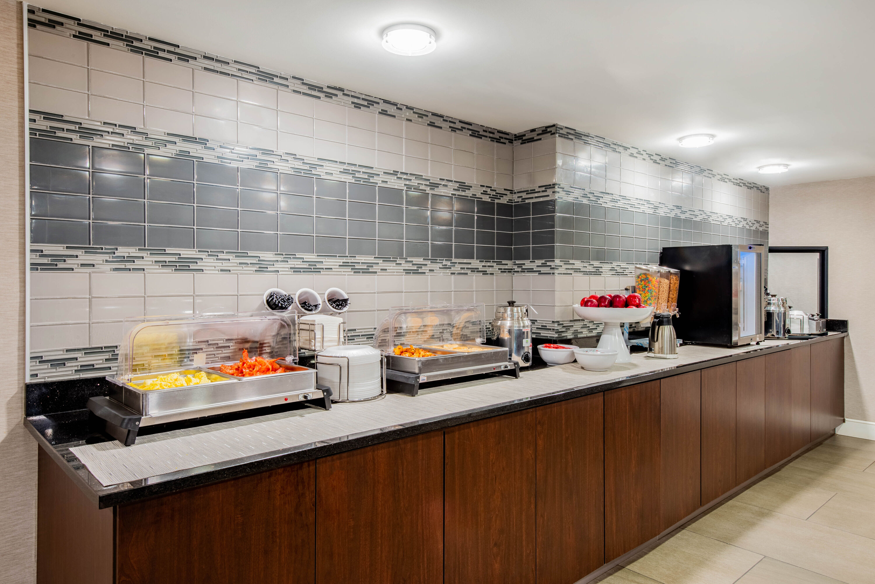 Free breakfast at La Quinta Inn & Suites by Wyndham Baltimore BWI Airport in Linthicum, Maryland