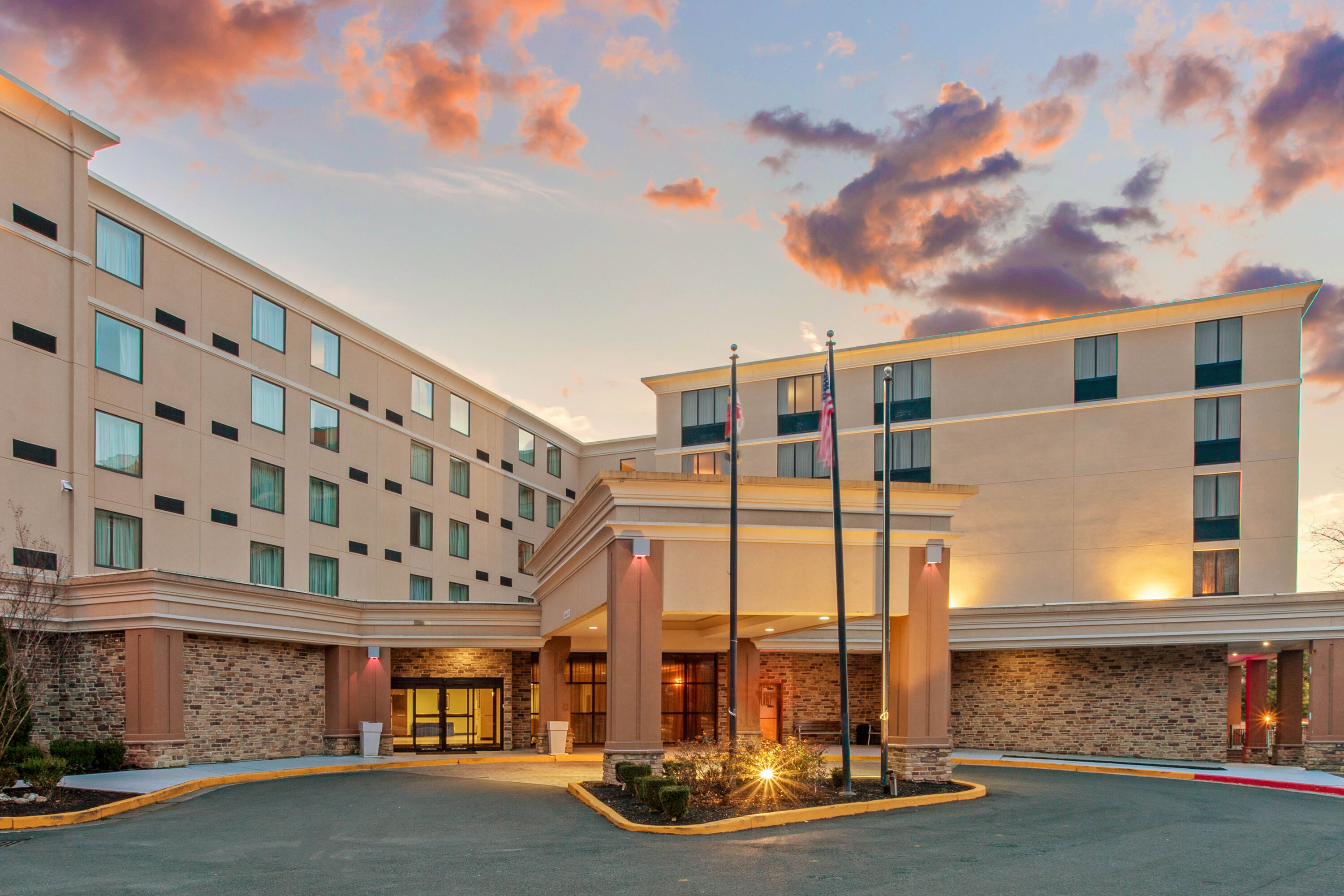 Exterior Dusk Image of La Quinta Inn & Suites by Wyndham Salisbury hotel in Salisbury, Maryland