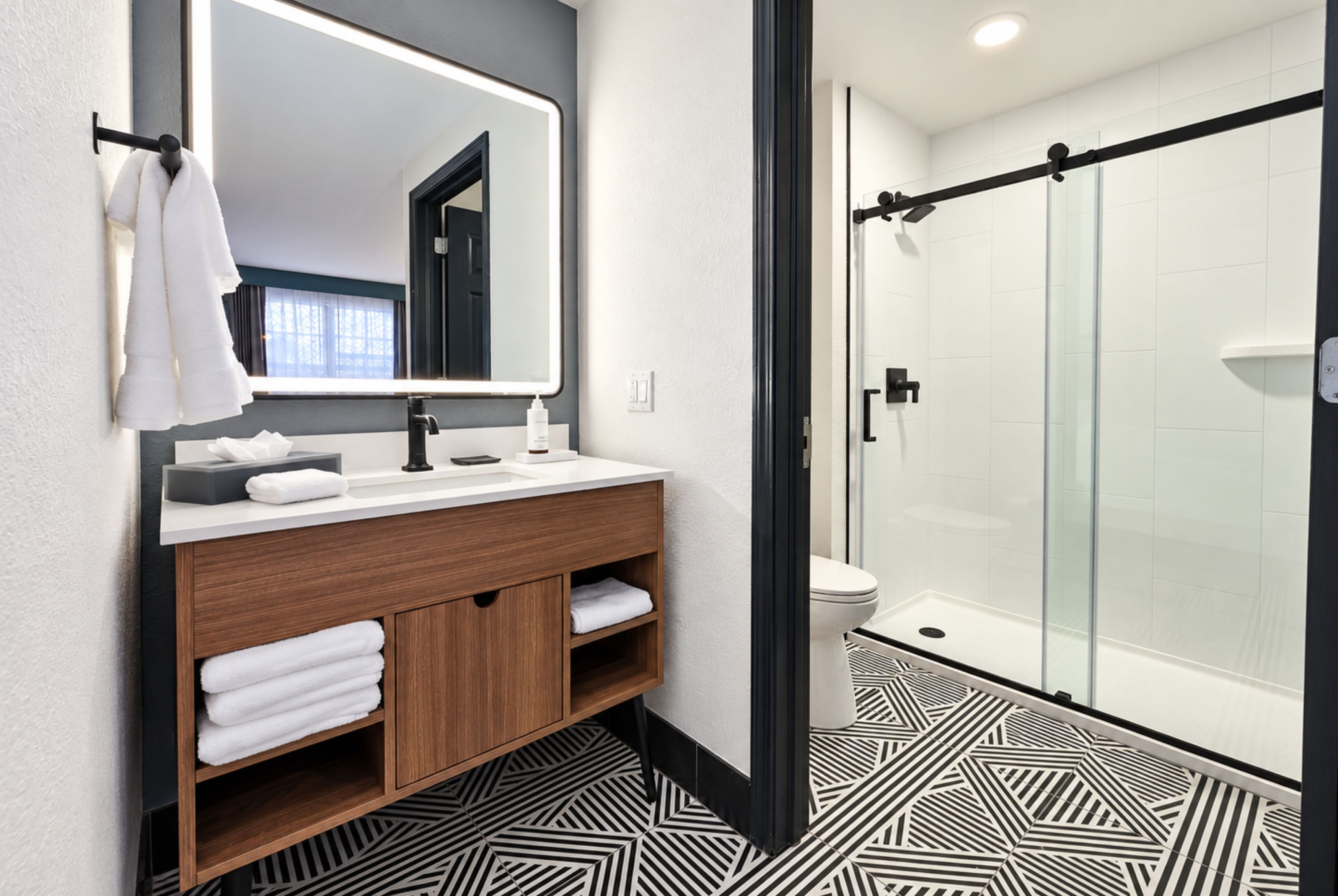 Guest room bath at the La Quinta Inn & Suites by Wyndham Auburn Hills / Detroit in Auburn hills, Michigan