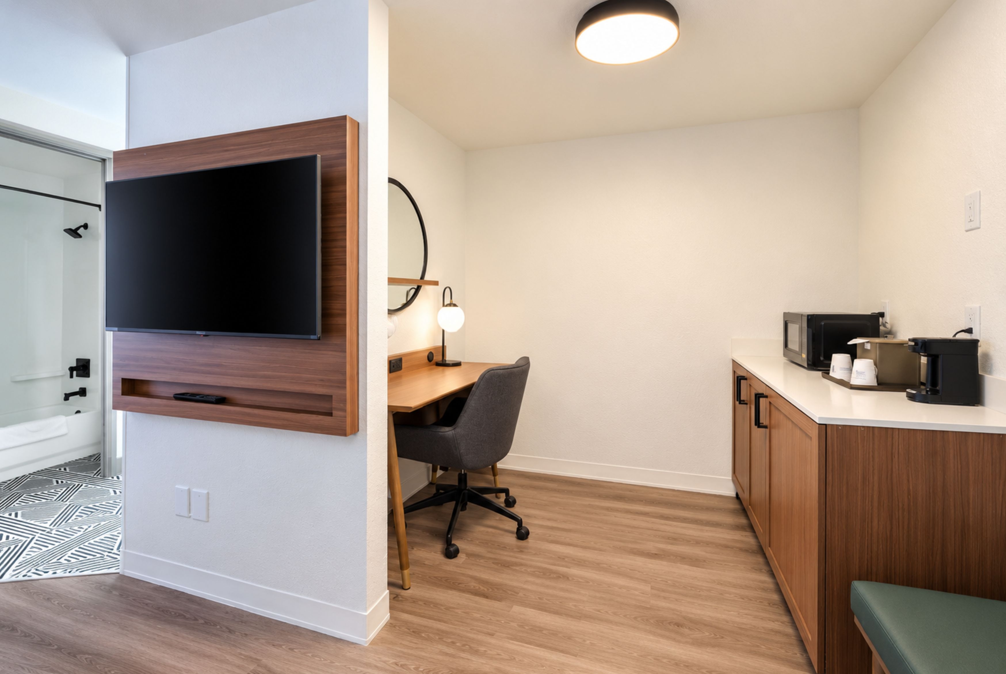 Guest room at the La Quinta Inn & Suites by Wyndham Auburn Hills / Detroit in Auburn hills, Michigan