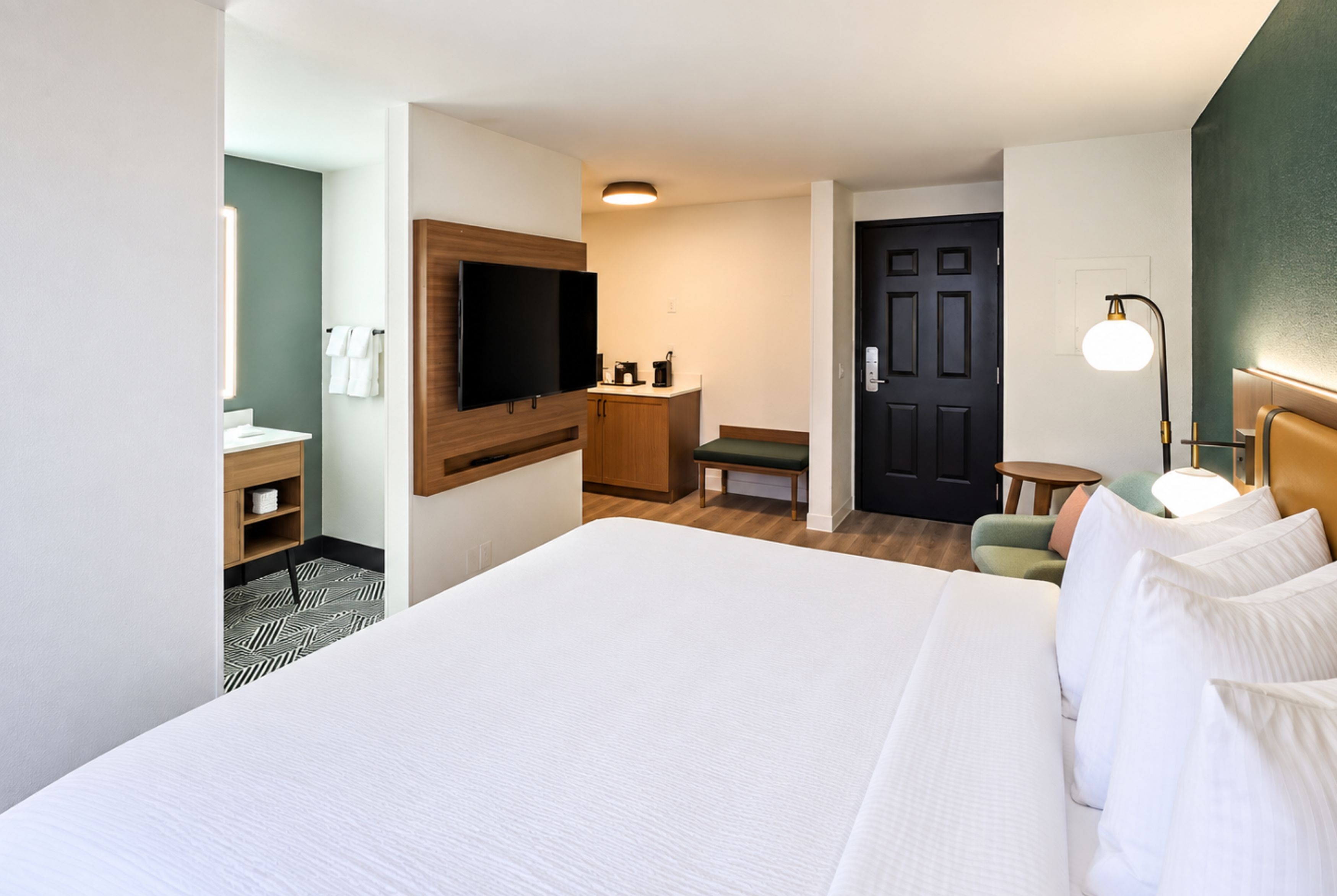 Guest room at the La Quinta Inn & Suites by Wyndham Auburn Hills / Detroit in Auburn hills, Michigan