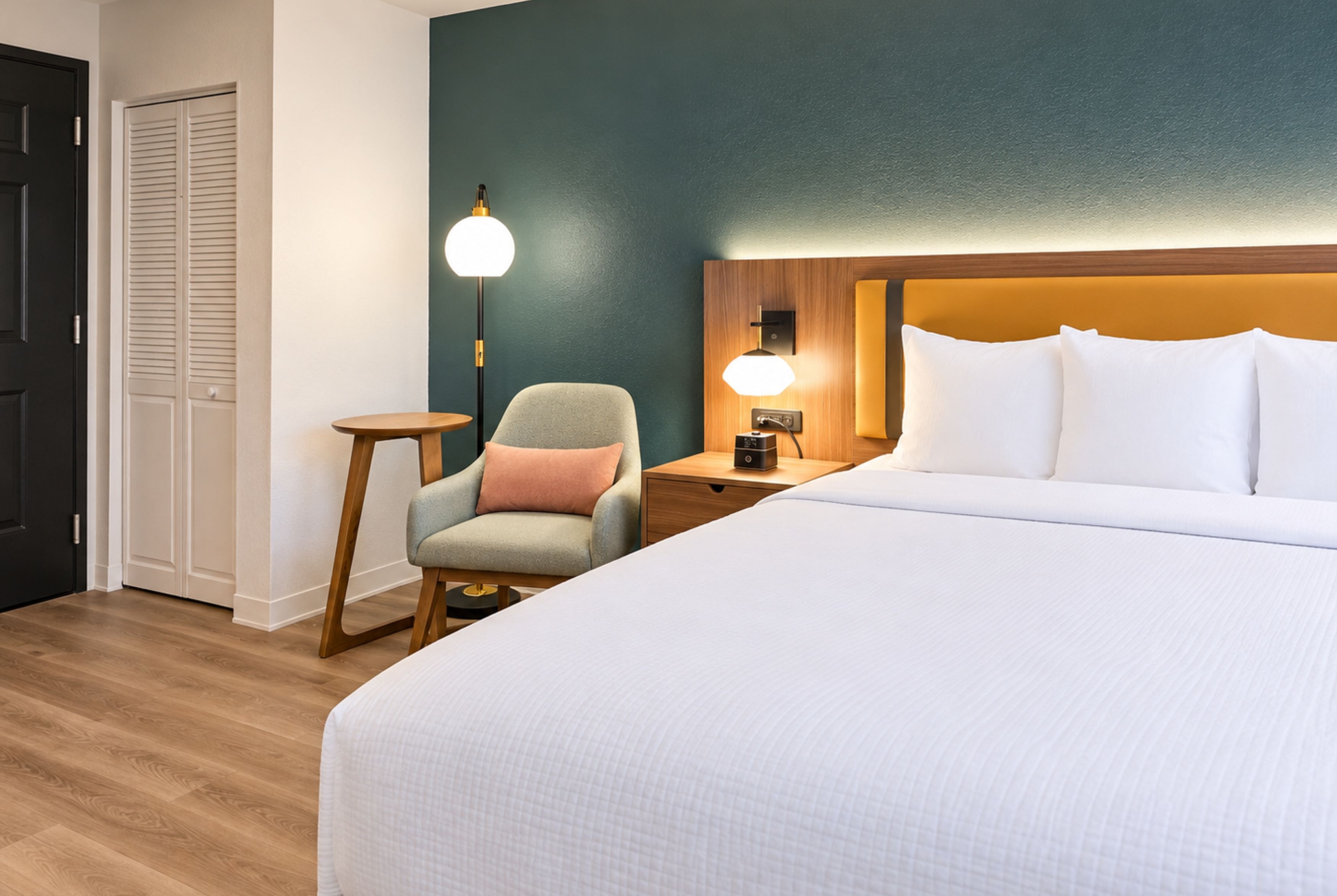 Guest room at the La Quinta Inn & Suites by Wyndham Auburn Hills / Detroit in Auburn hills, Michigan