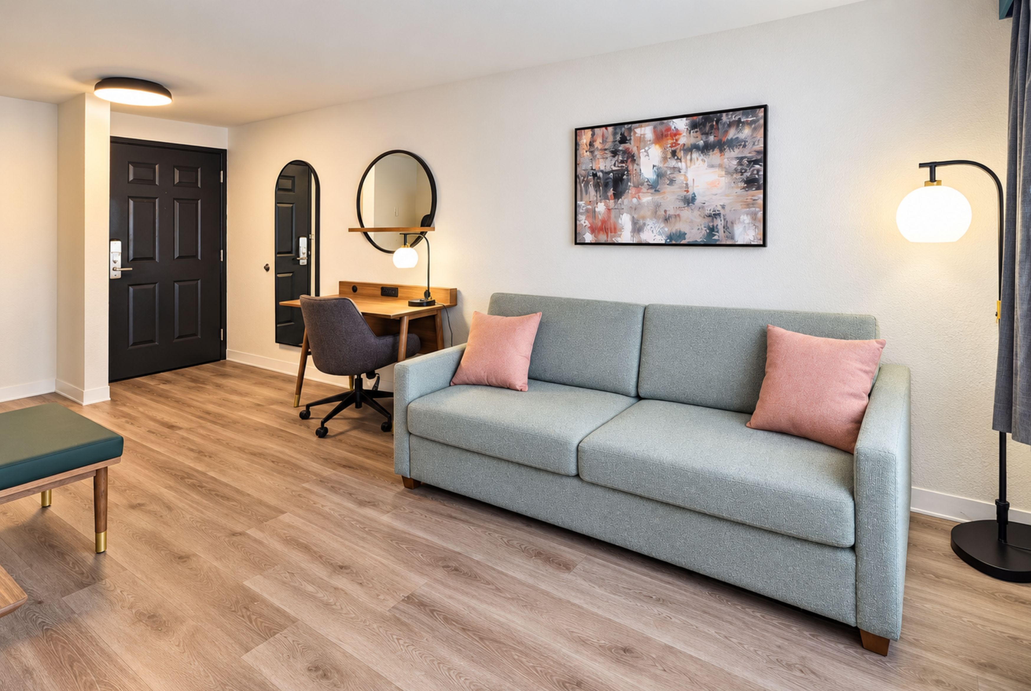 Guest room at the La Quinta Inn & Suites by Wyndham Auburn Hills / Detroit in Auburn hills, Michigan