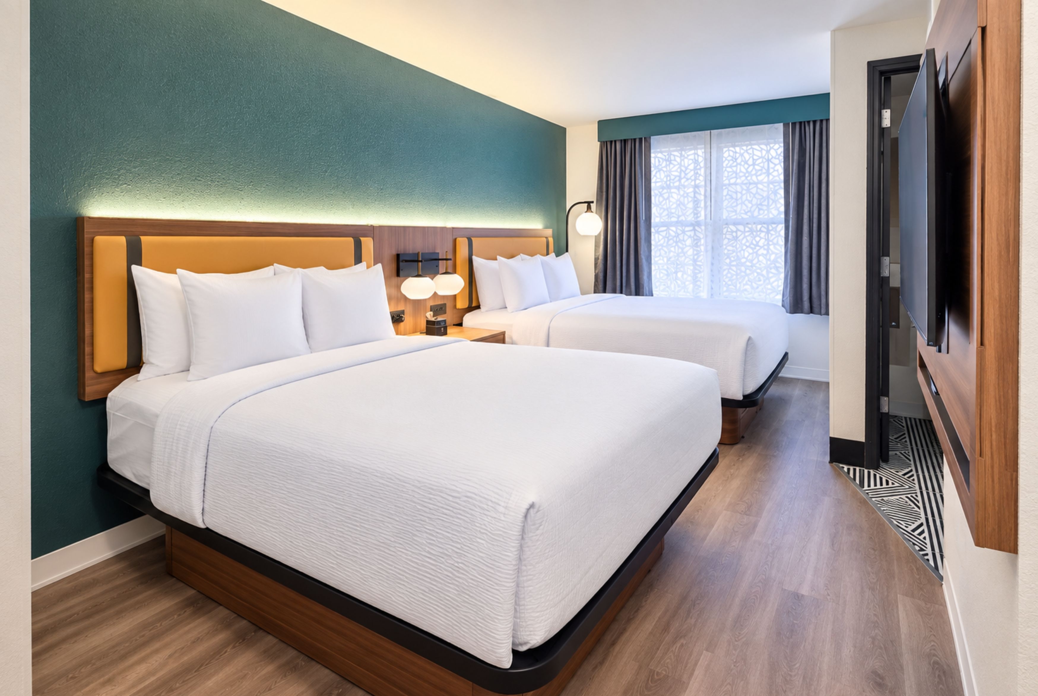 Guest room at the La Quinta Inn & Suites by Wyndham Auburn Hills / Detroit in Auburn hills, Michigan
