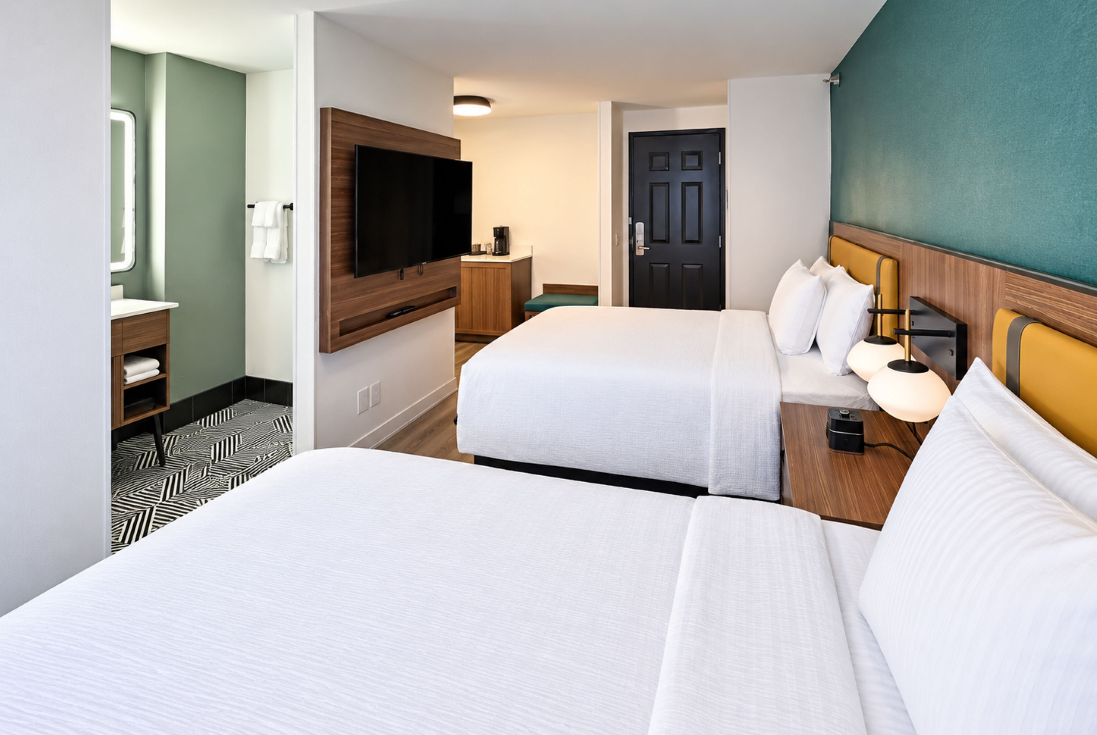 Guest room at the La Quinta Inn & Suites by Wyndham Auburn Hills / Detroit in Auburn hills, Michigan