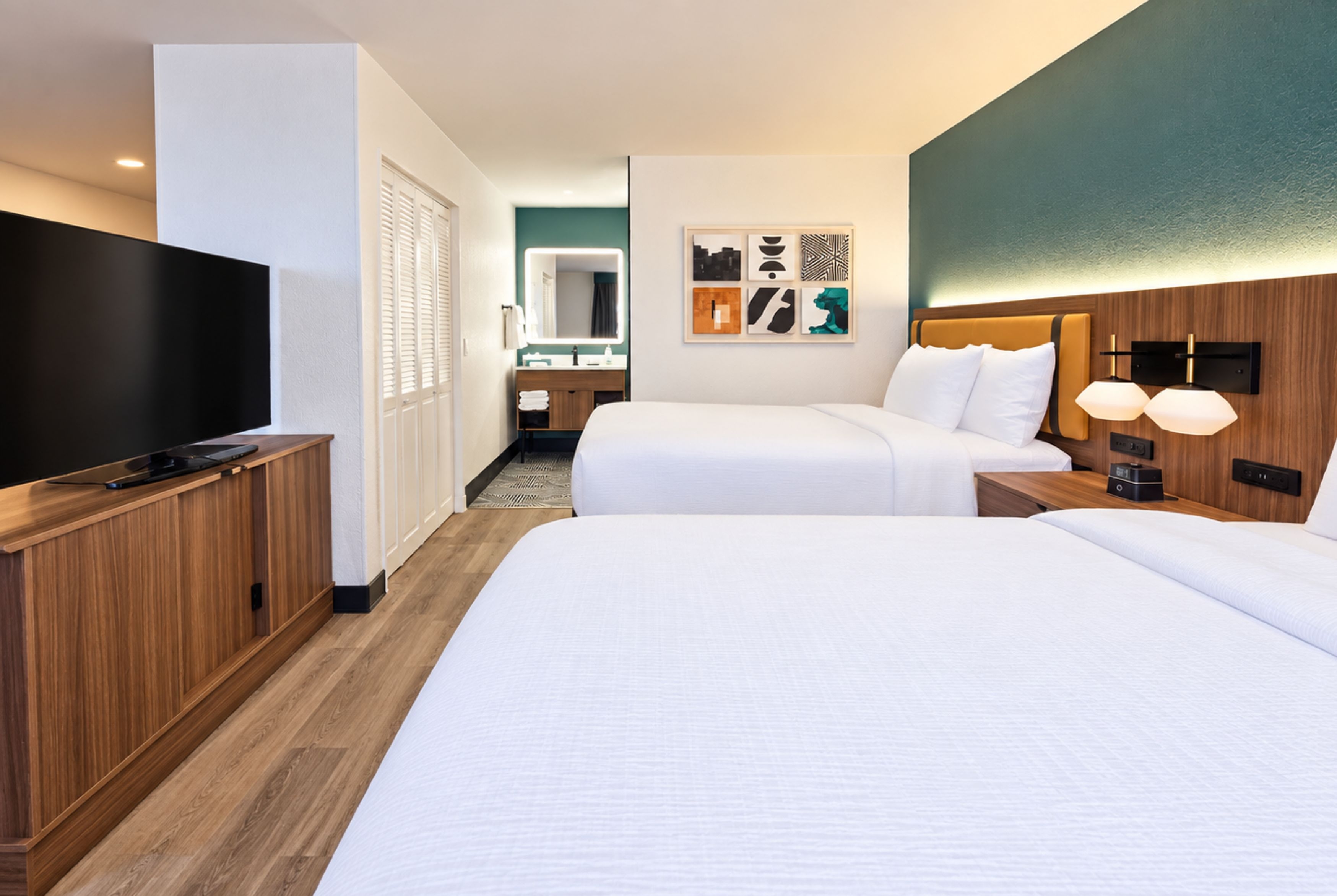 Guest room at the La Quinta Inn & Suites by Wyndham Auburn Hills / Detroit in Auburn hills, Michigan