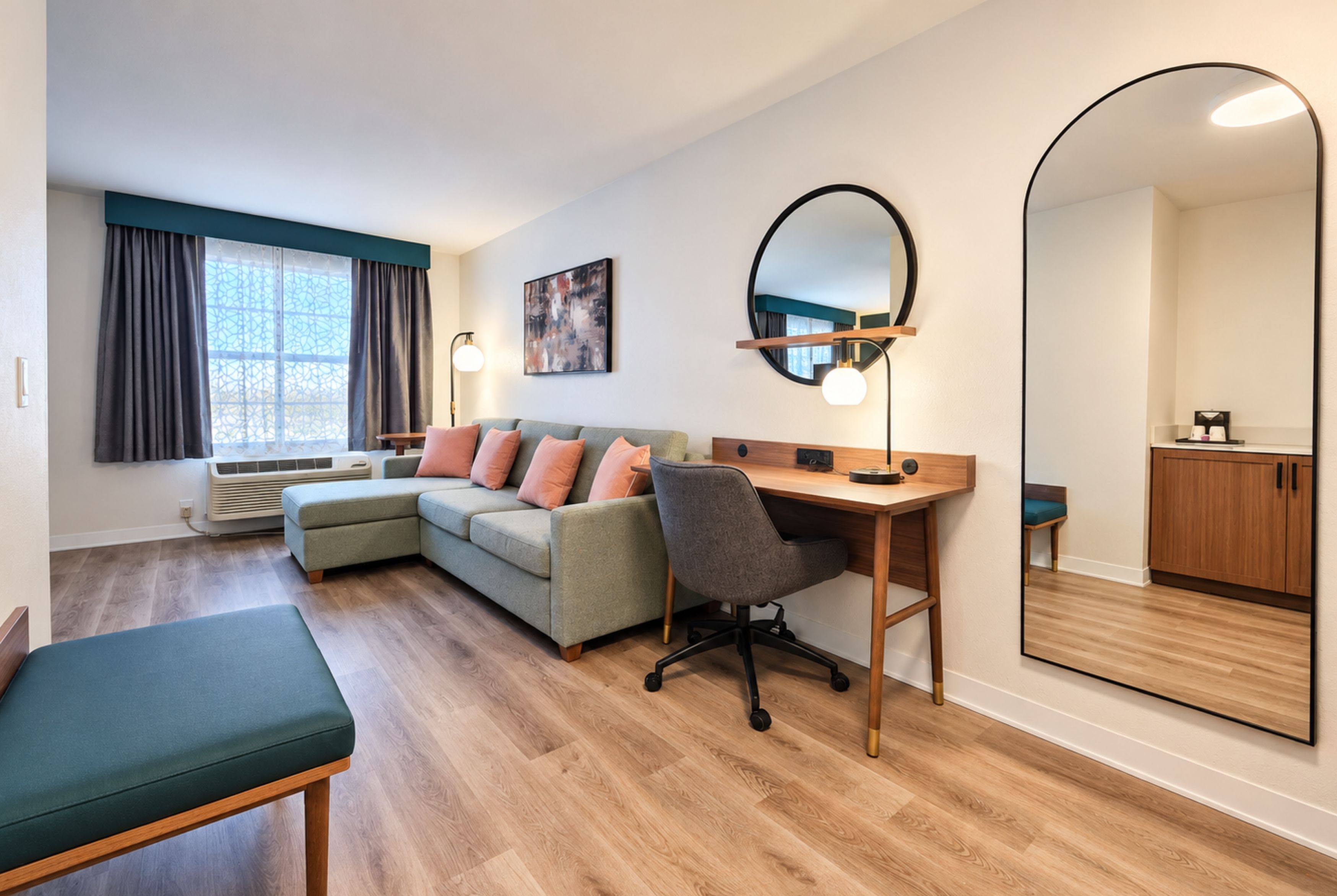 Guest room at the La Quinta Inn & Suites by Wyndham Auburn Hills / Detroit in Auburn hills, Michigan