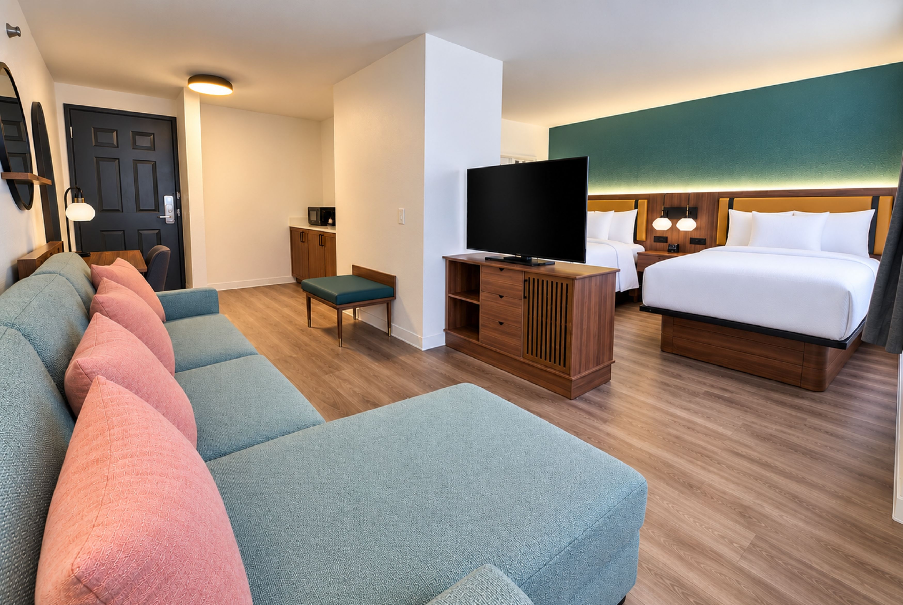 Guest room at the La Quinta Inn & Suites by Wyndham Auburn Hills / Detroit in Auburn hills, Michigan