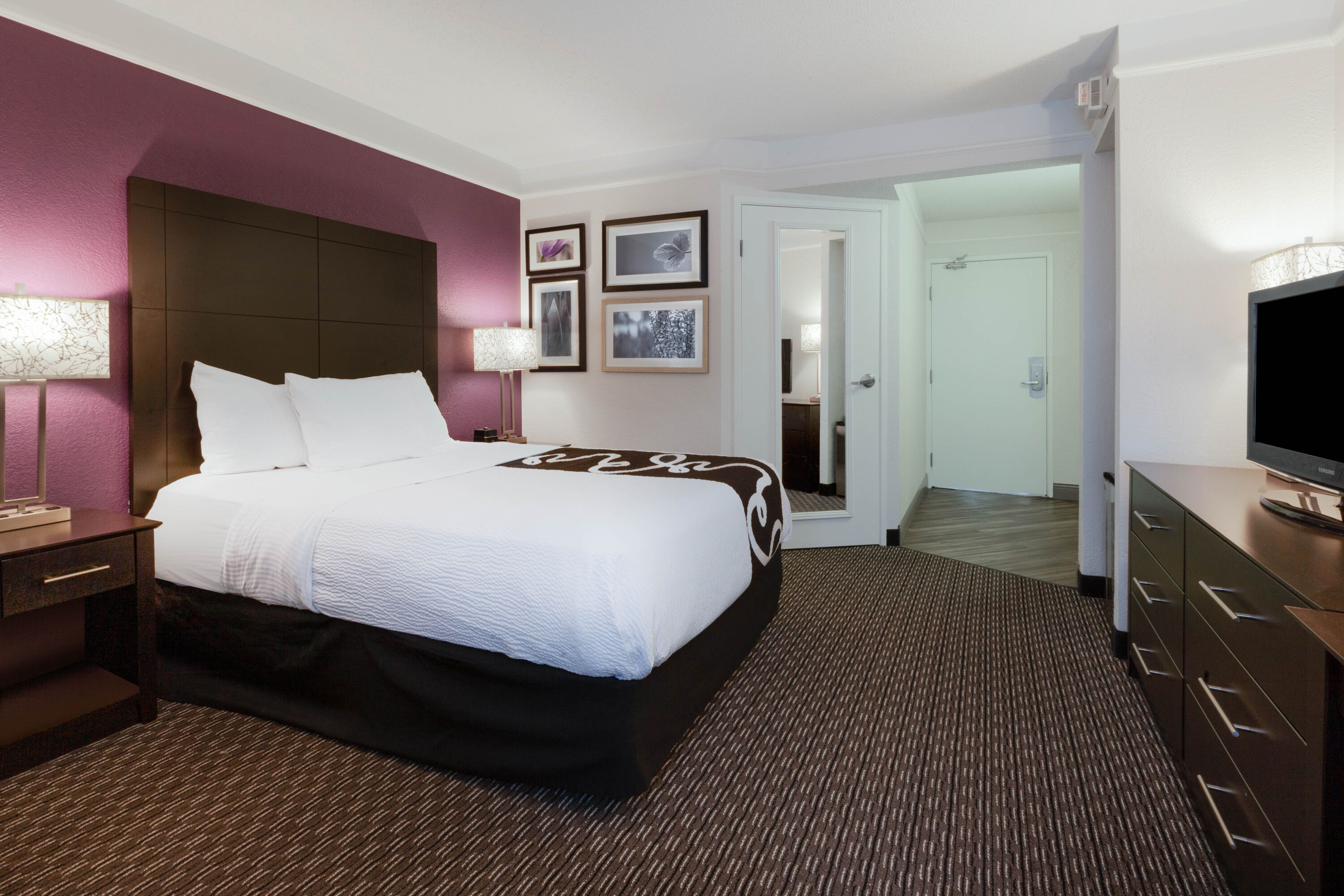 La Quinta Inn & Suites by Wyndham Detroit Utica Utica, MI Hotels