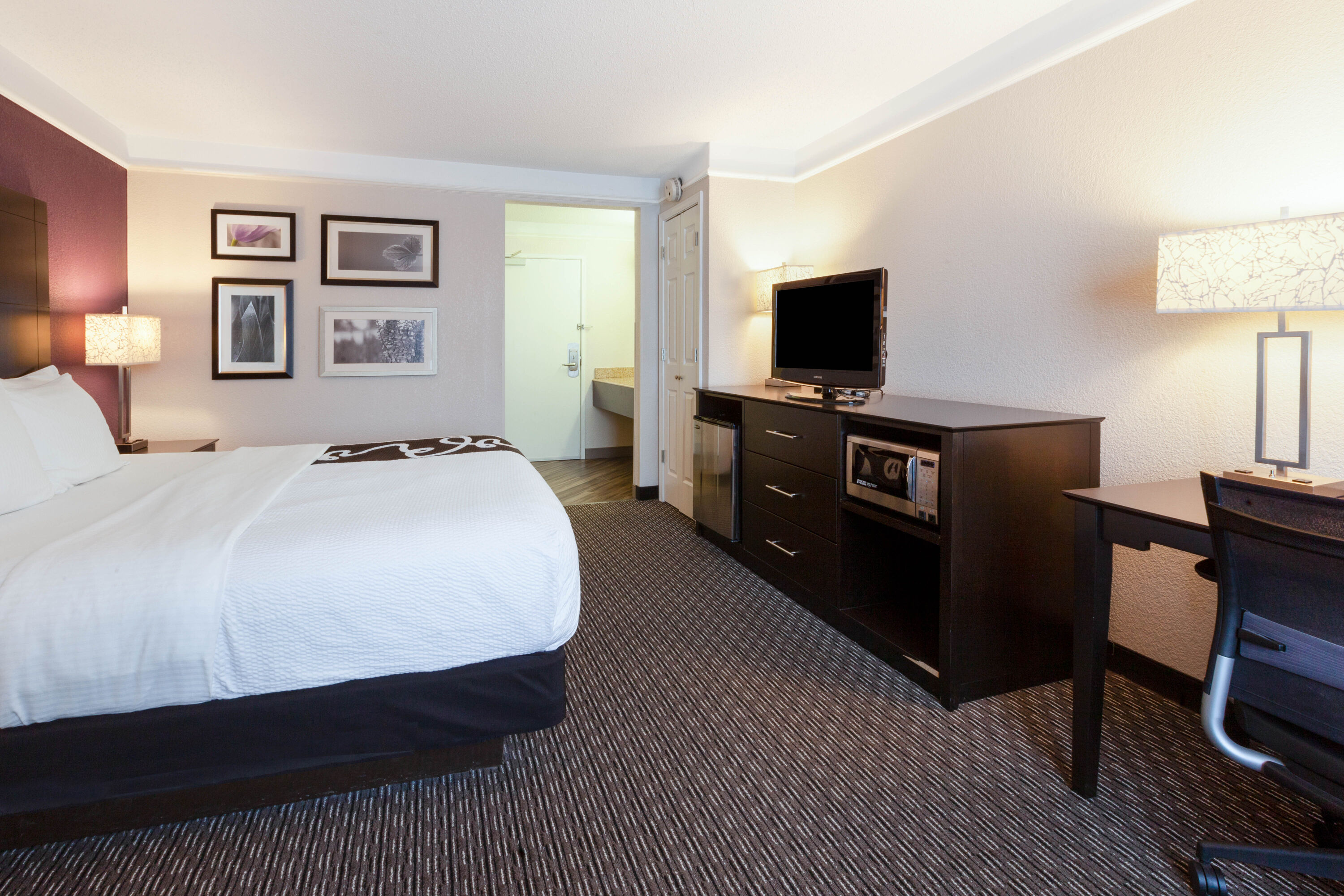 La Quinta Inn & Suites by Wyndham Detroit Utica Utica, MI Hotels
