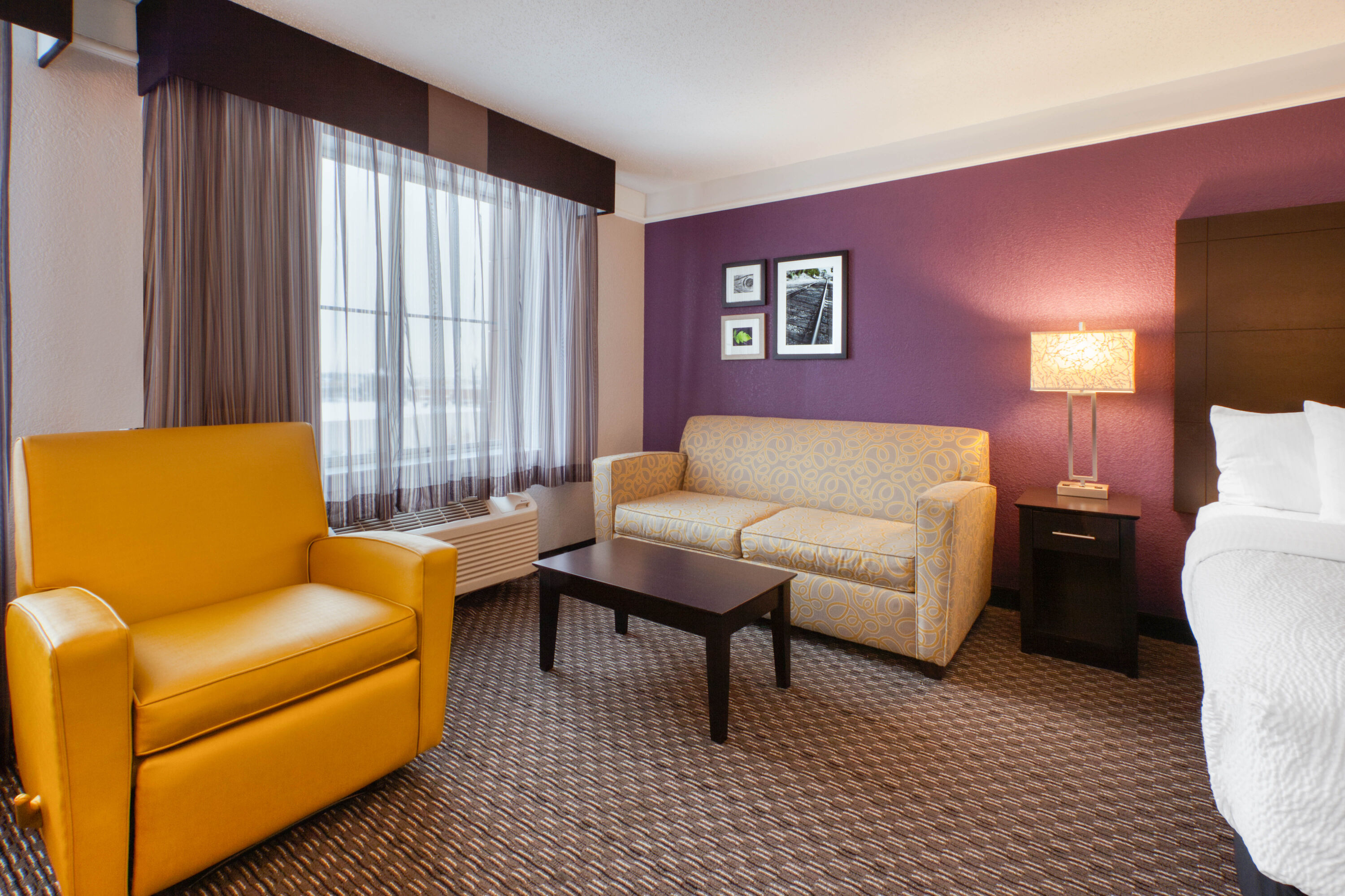 La Quinta Inn & Suites by Wyndham Detroit Utica Utica, MI Hotels