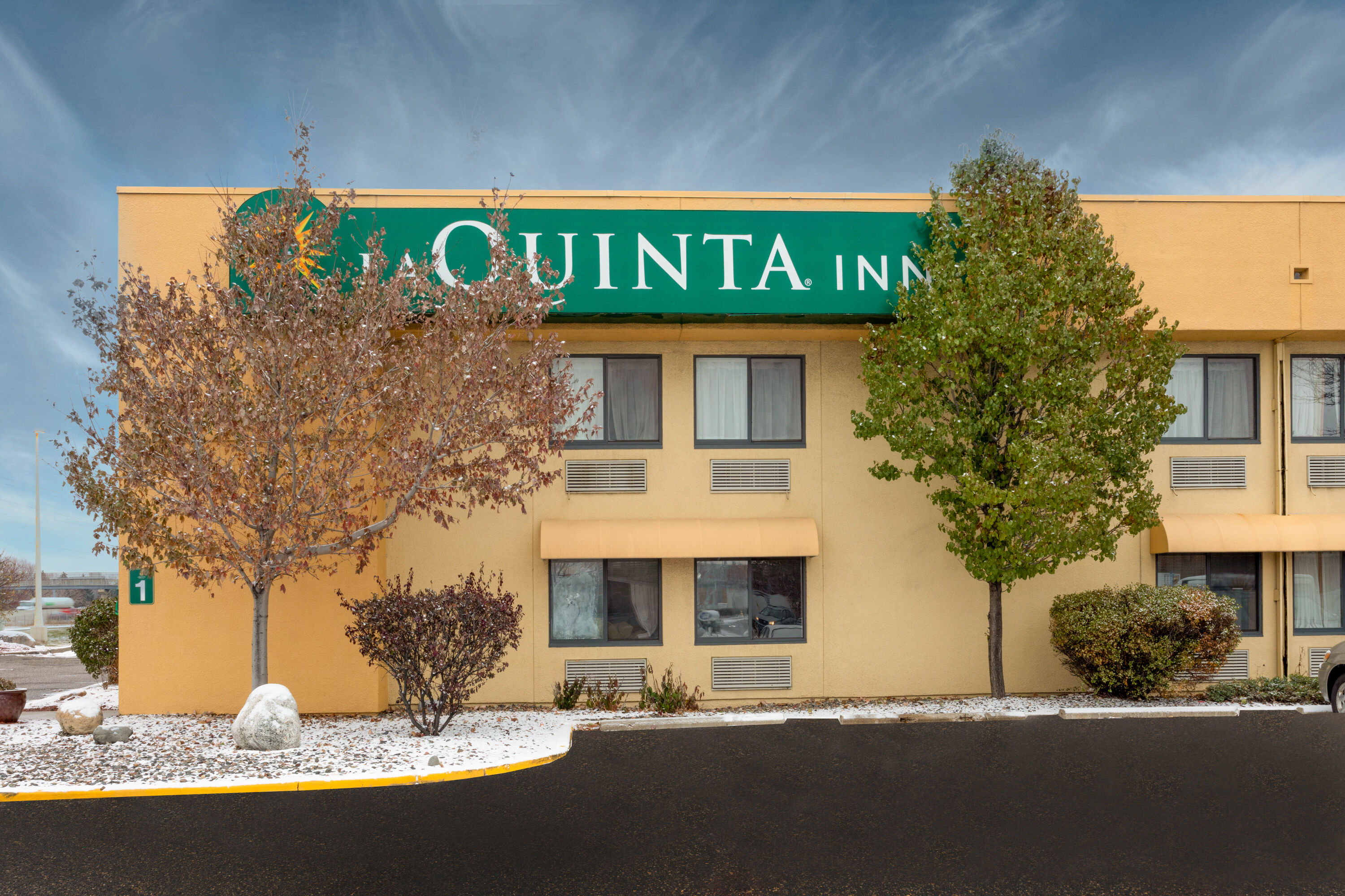 Exterior Day Image of La Quinta Inn by Wyndham Minneapolis Airport Bloomington hotel in Bloomington, Minnesota
