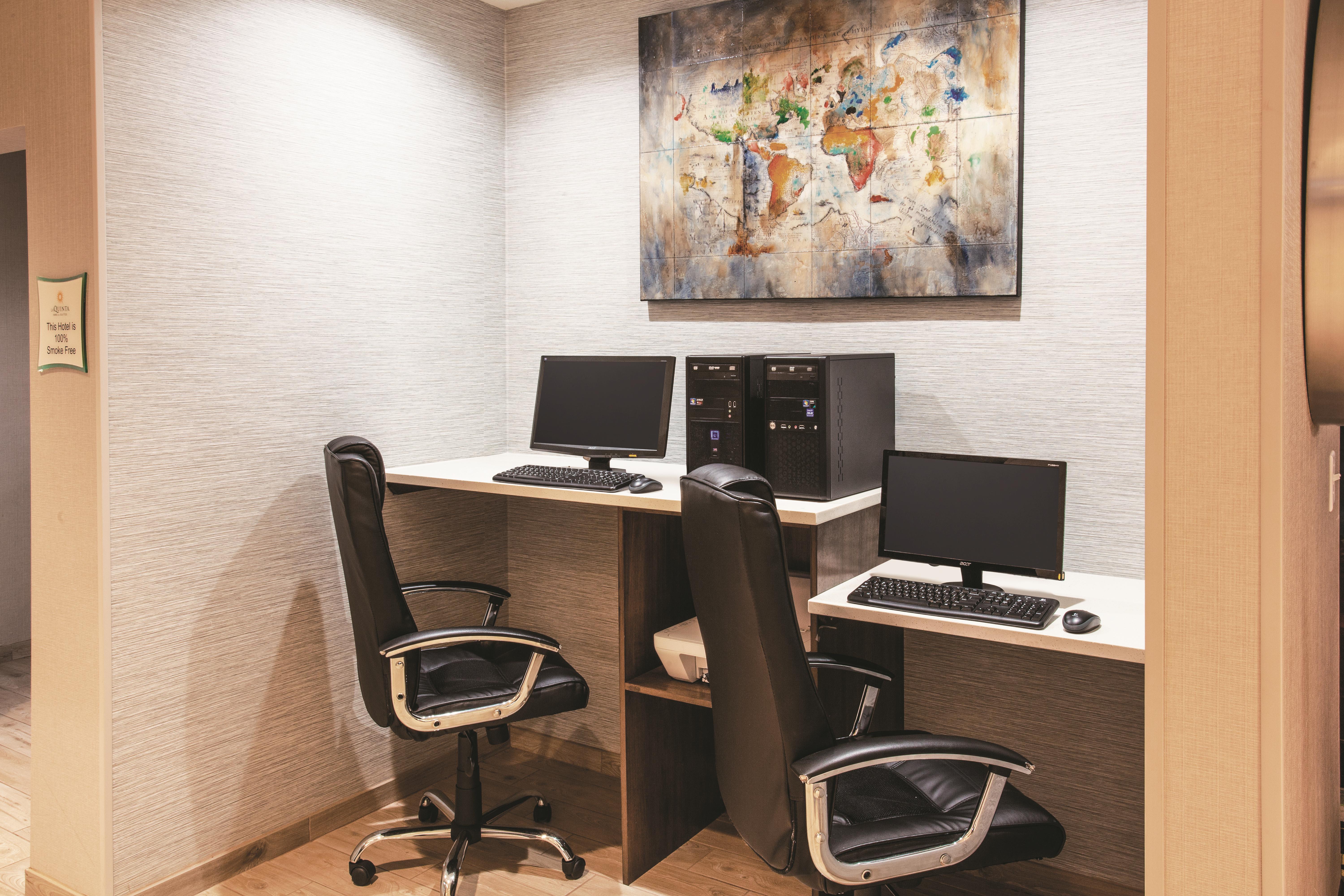 La Quinta Inn & Suites by Wyndham Duluth business center in Duluth, Minnesota