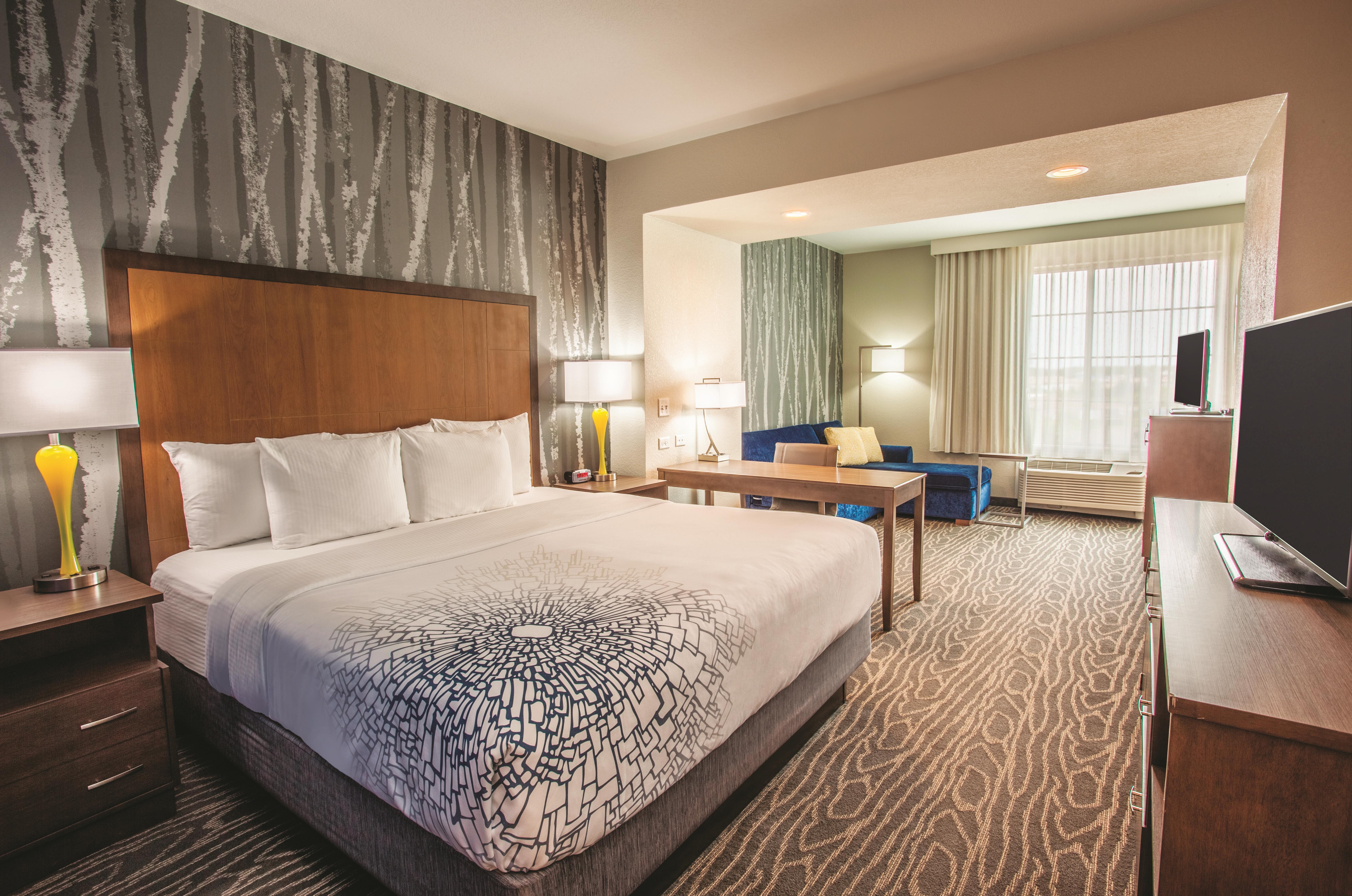 Guest room at the La Quinta Inn & Suites by Wyndham Duluth in Duluth, Minnesota
