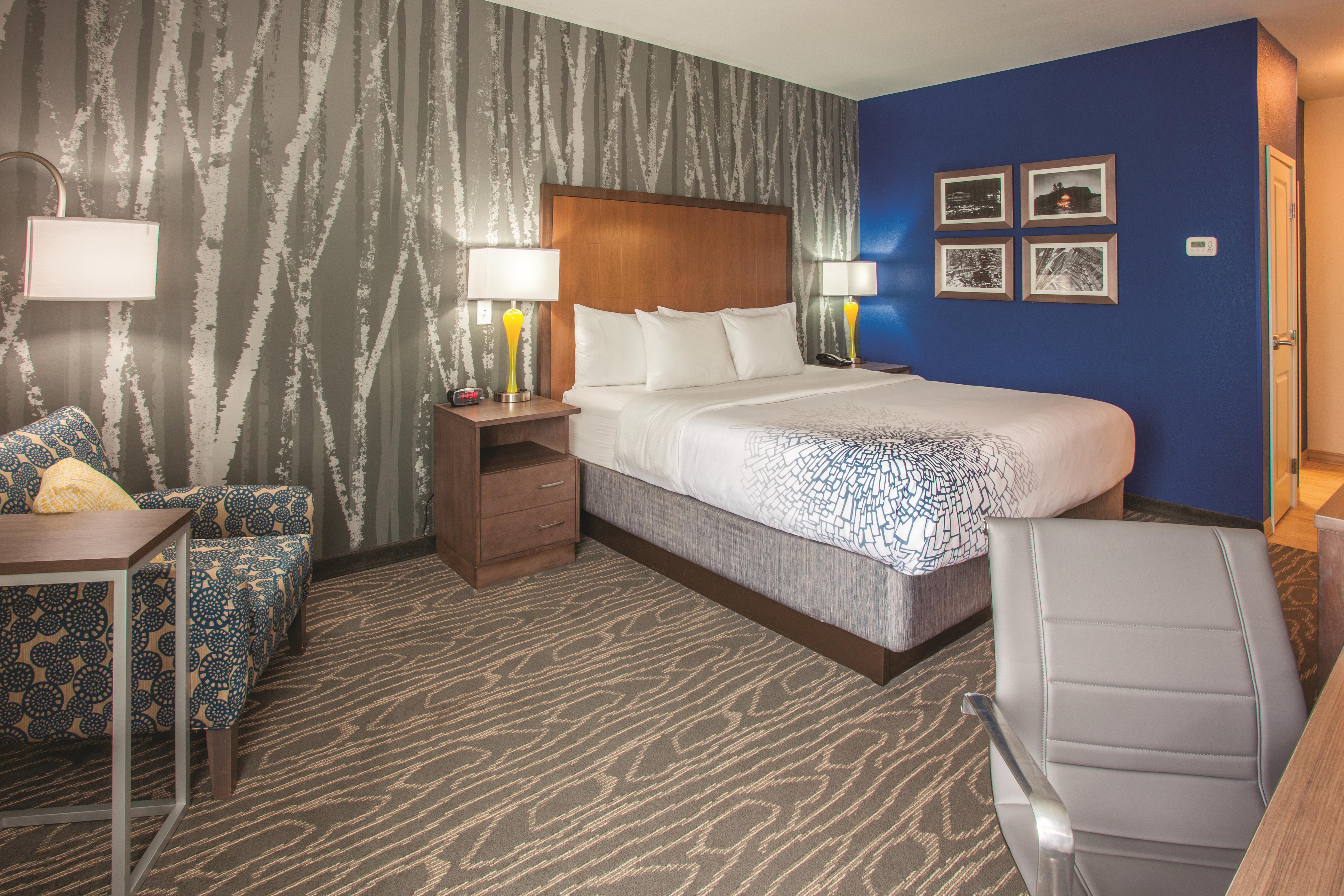 Guest room at the La Quinta Inn & Suites by Wyndham Duluth in Duluth, Minnesota