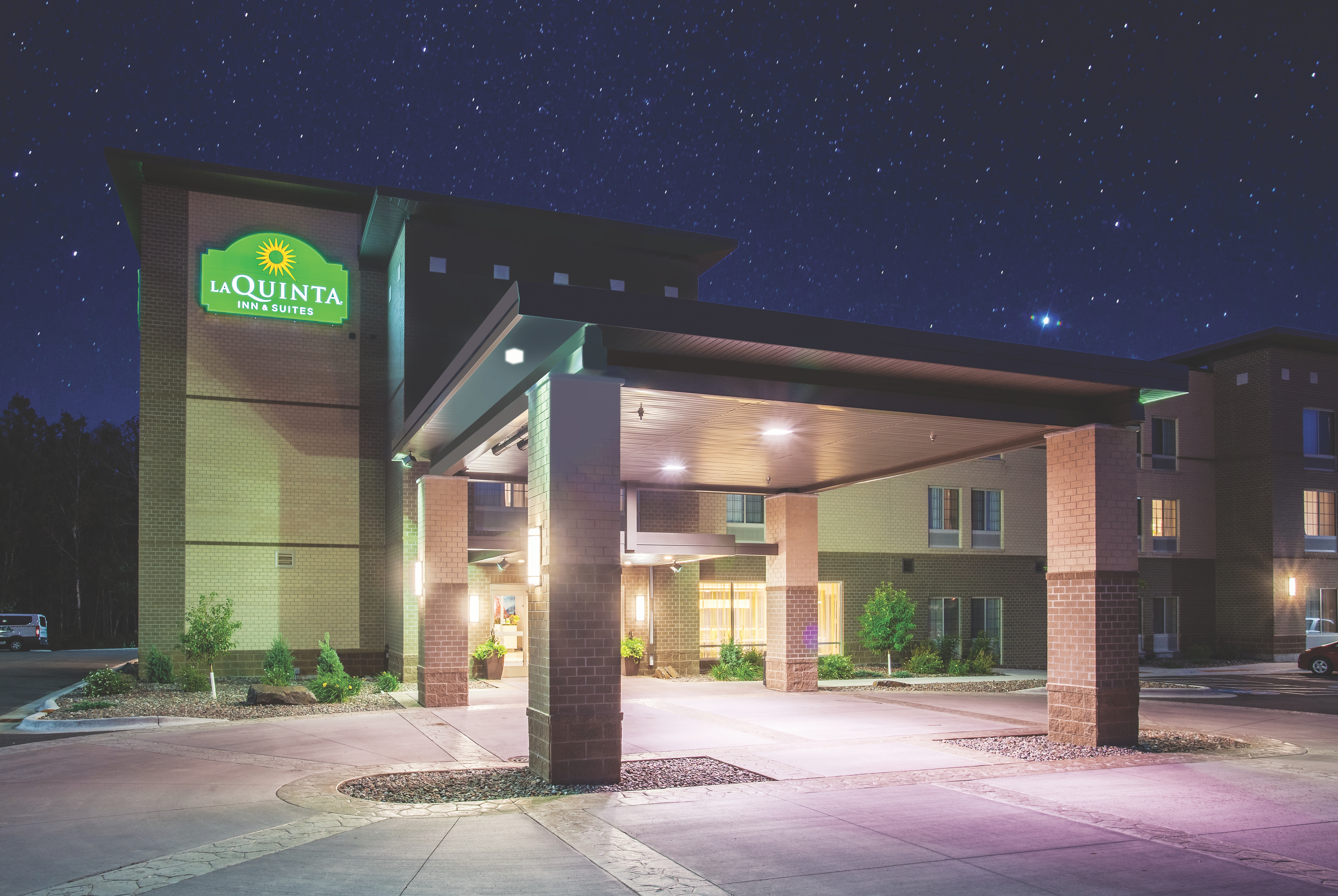 La Quinta Inn & Suites by Wyndham Duluth | Duluth, MN Hotels