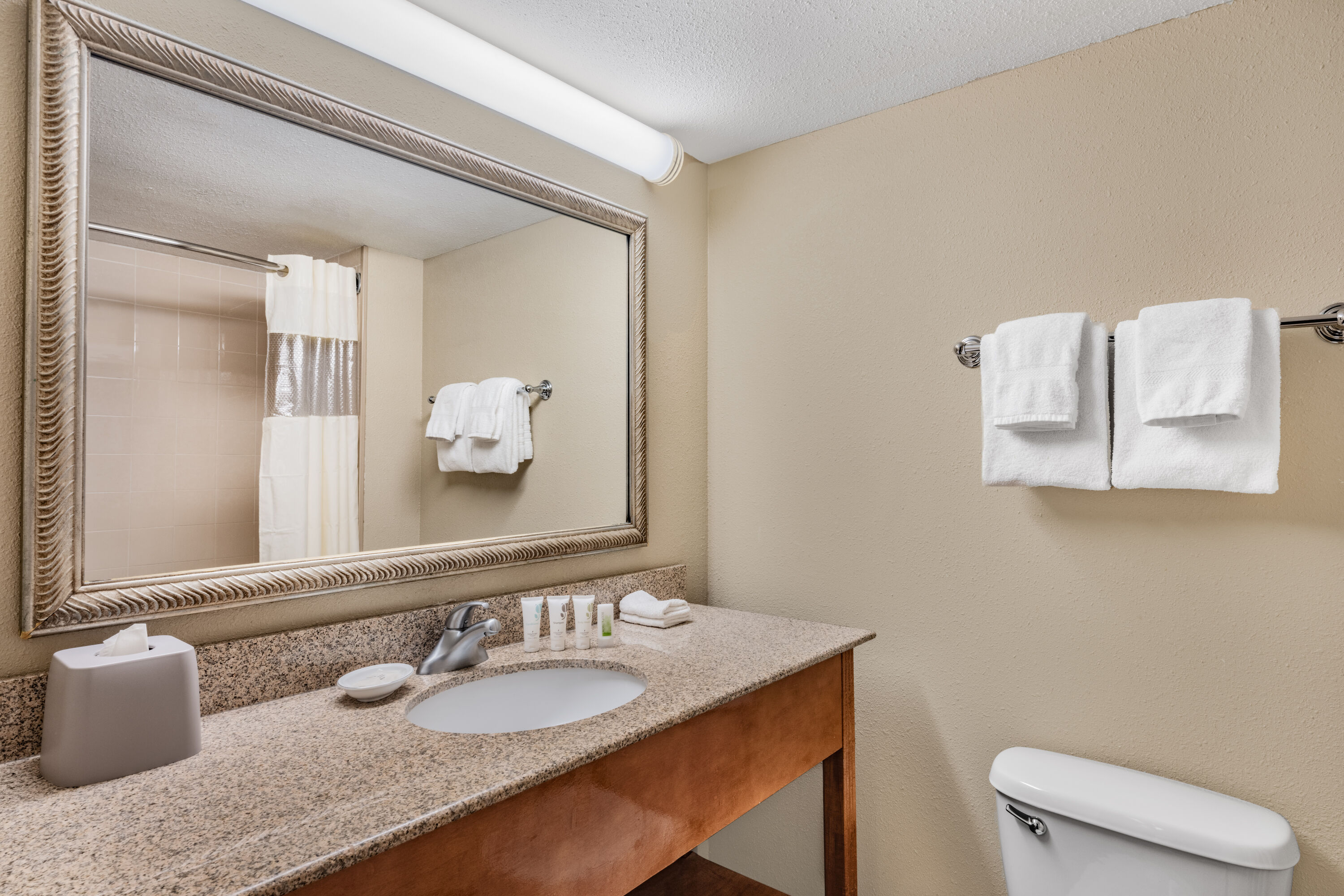 Guest room bath at the La Quinta Inn & Suites by Wyndham Minneapolis-Minnetonka in Minnetonka, Minnesota