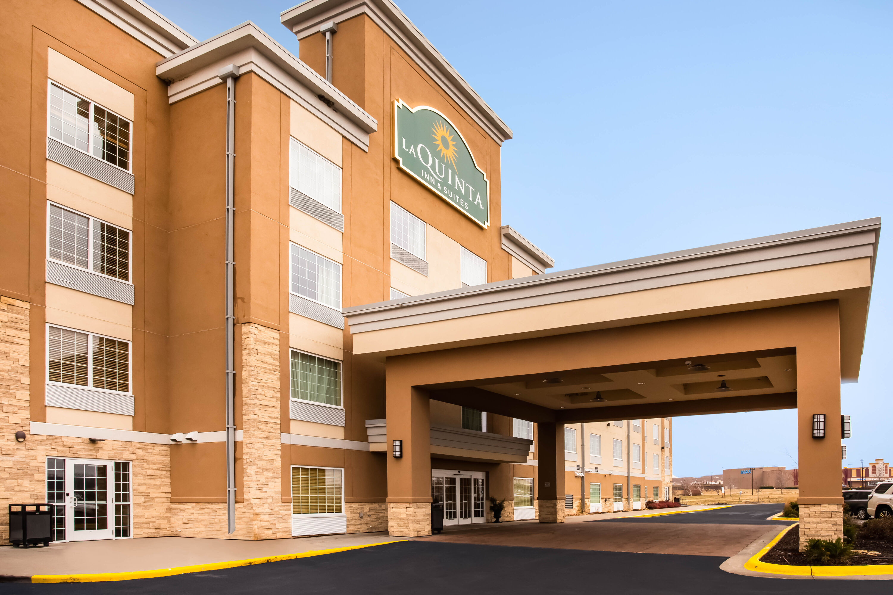 Exterior Day Image of La Quinta Inn & Suites by Wyndham Rochester Mayo Clinic S hotel in Rochester, Minnesota