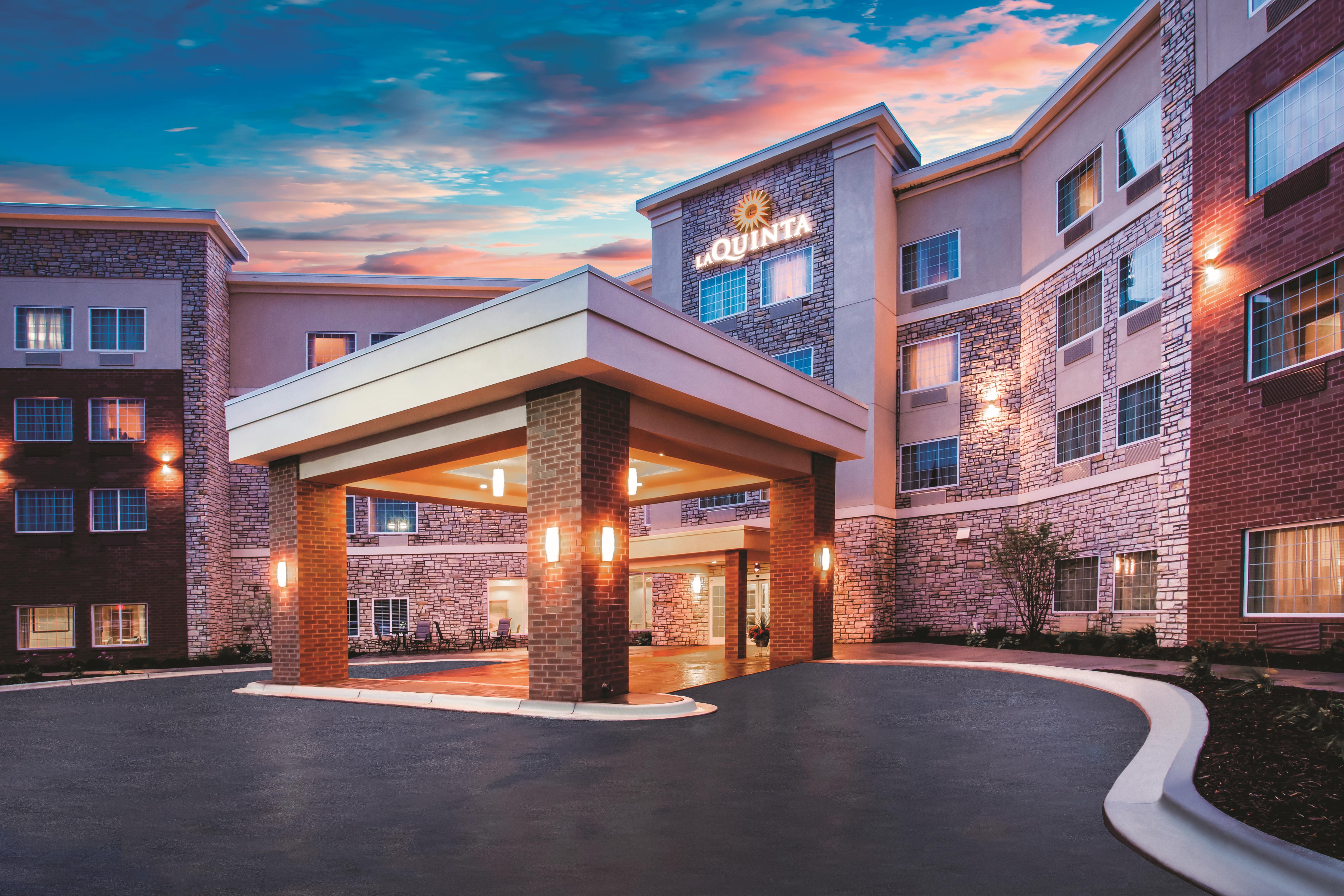 Exterior of La Quinta Inn & Suites by Wyndham St. Paul-Woodbury hotel in Woodbury, Minnesota