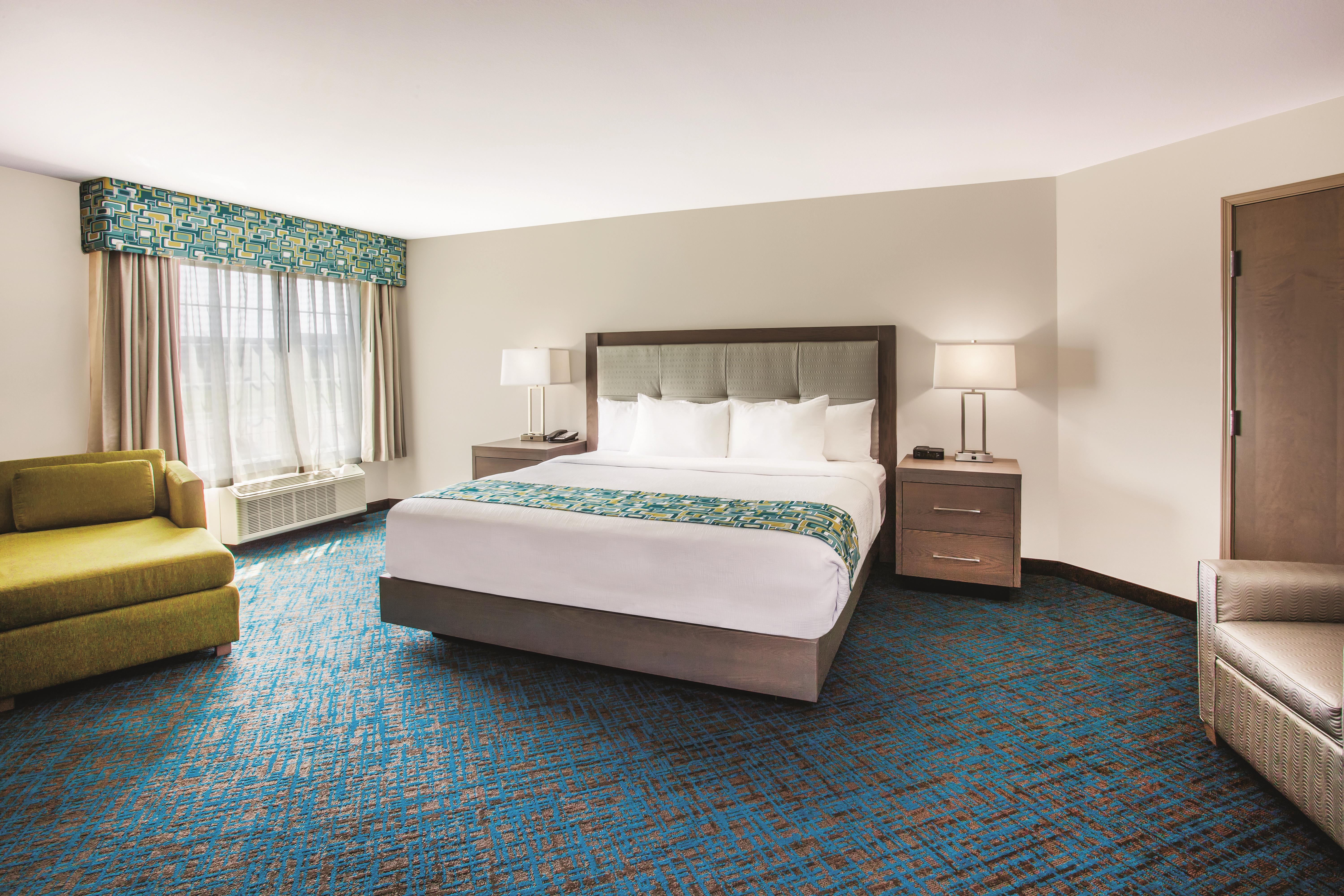 La Quinta Inn & Suites by Wyndham St. Paul-Woodbury suite in Woodbury, Minnesota