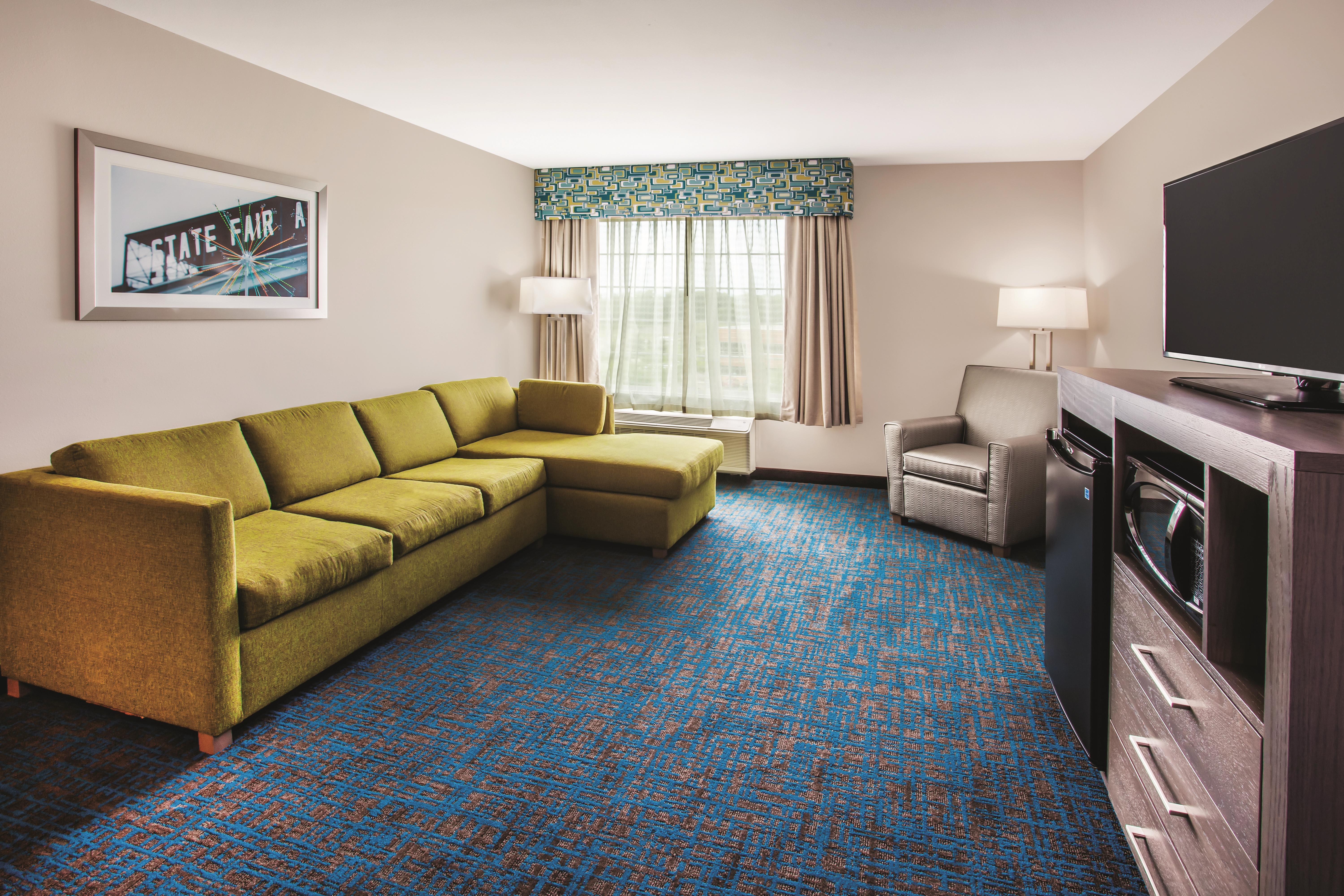 La Quinta Inn & Suites by Wyndham St. Paul-Woodbury suite in Woodbury, Minnesota