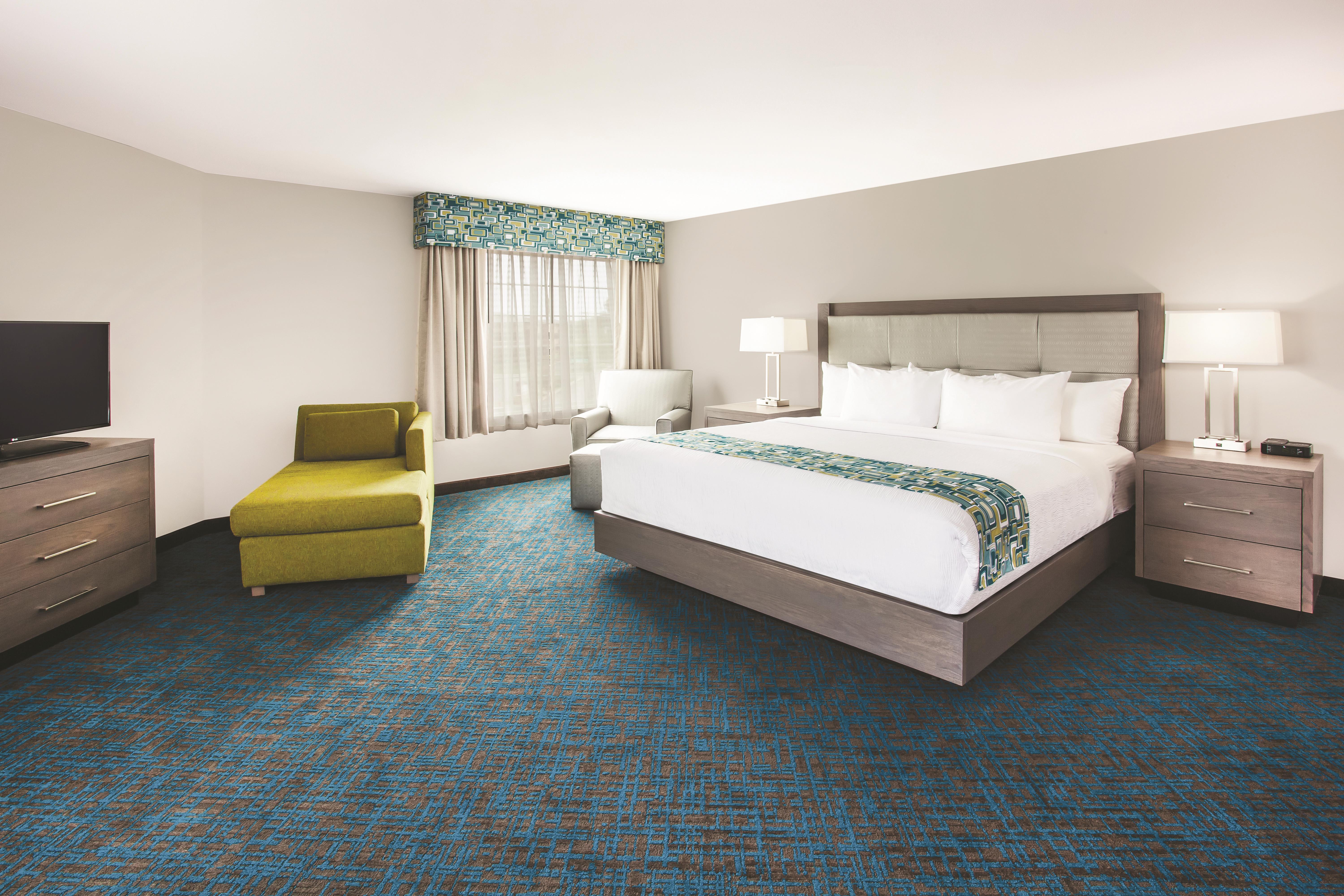 La Quinta Inn & Suites by Wyndham St. Paul-Woodbury suite in Woodbury, Minnesota