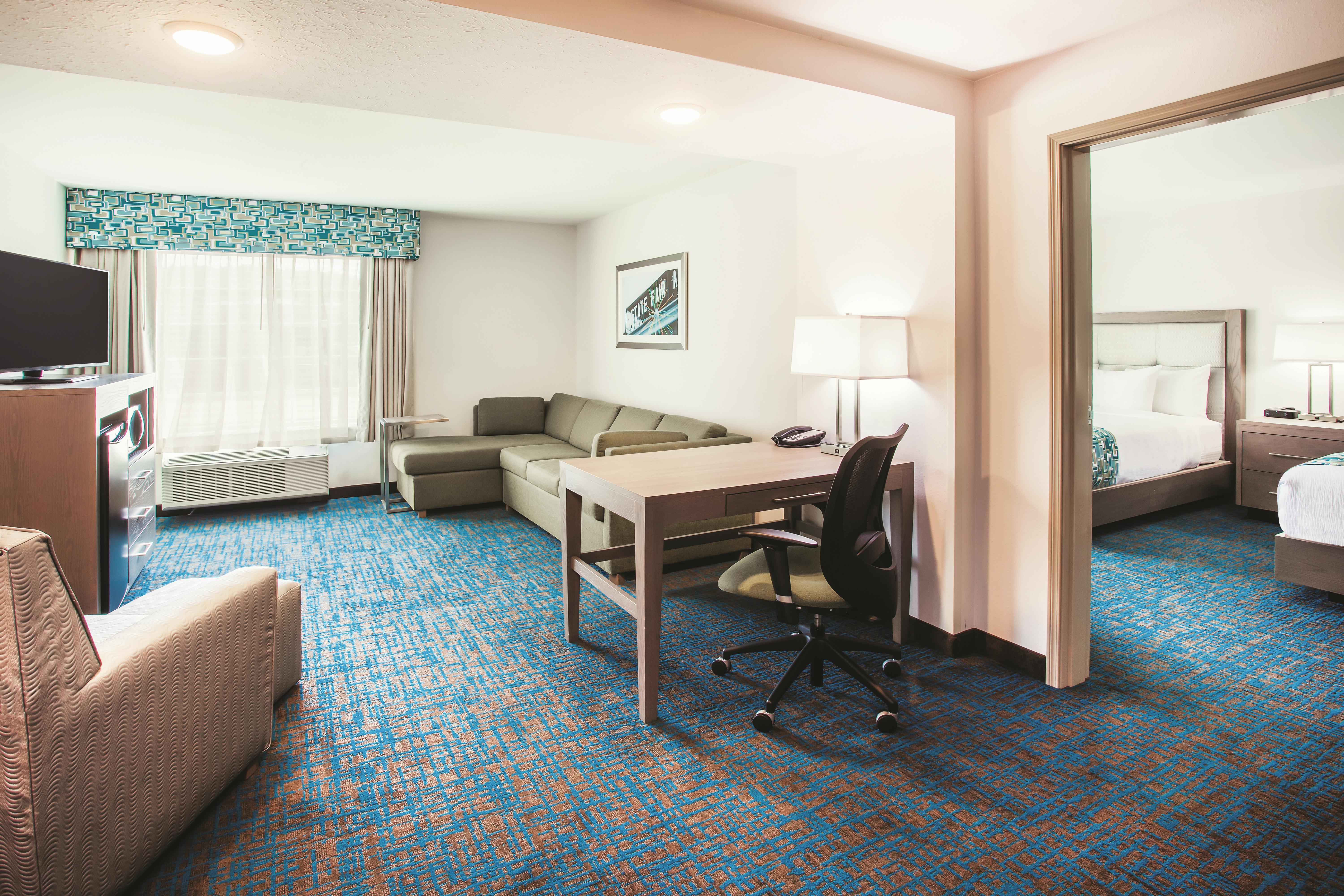 La Quinta Inn & Suites by Wyndham St. Paul-Woodbury suite in Woodbury, Minnesota