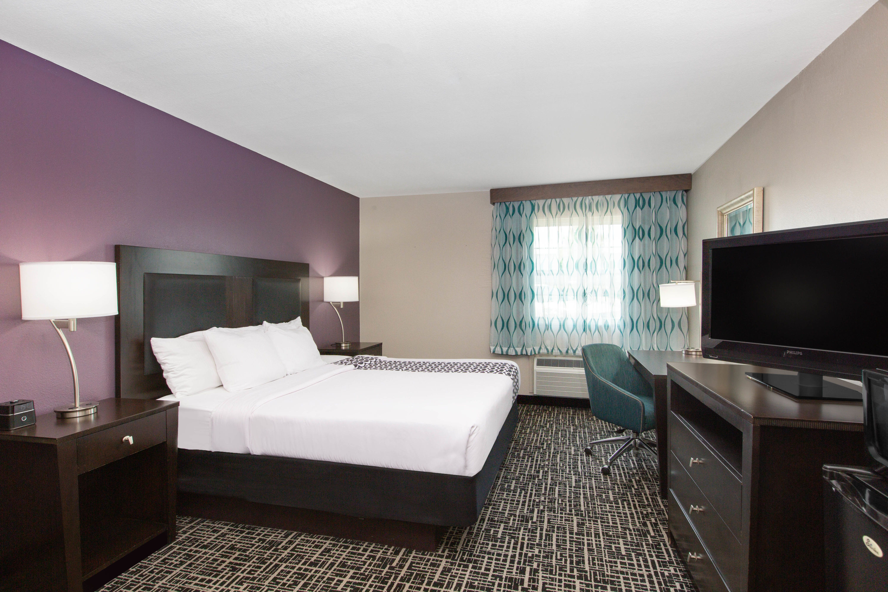 Guest room at the La Quinta Inn & Suites by Wyndham Blue Springs in Blue Springs, Missouri